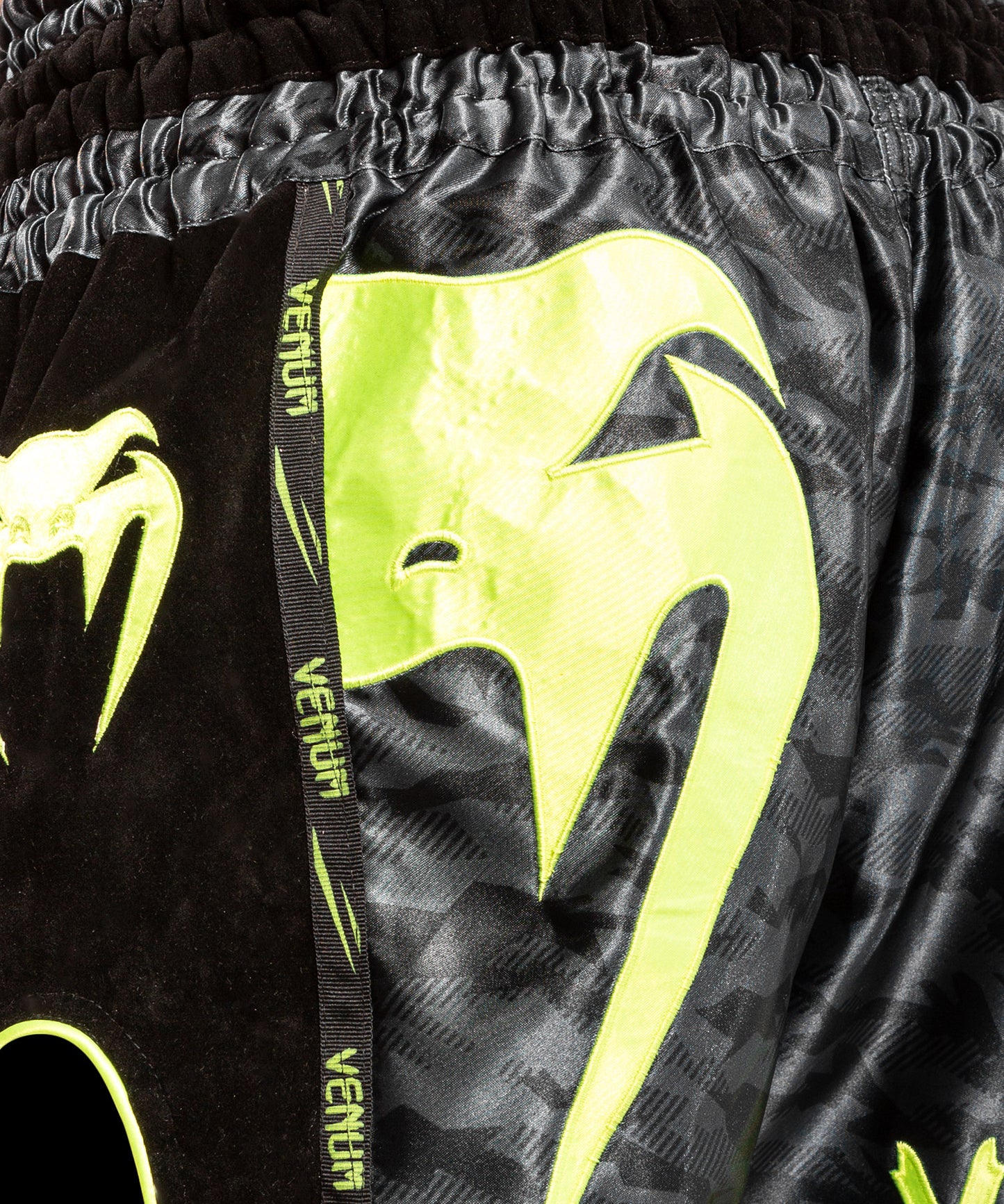 Pantalones de Muay Thai Venum Giant Camo - Negro/Amarillo