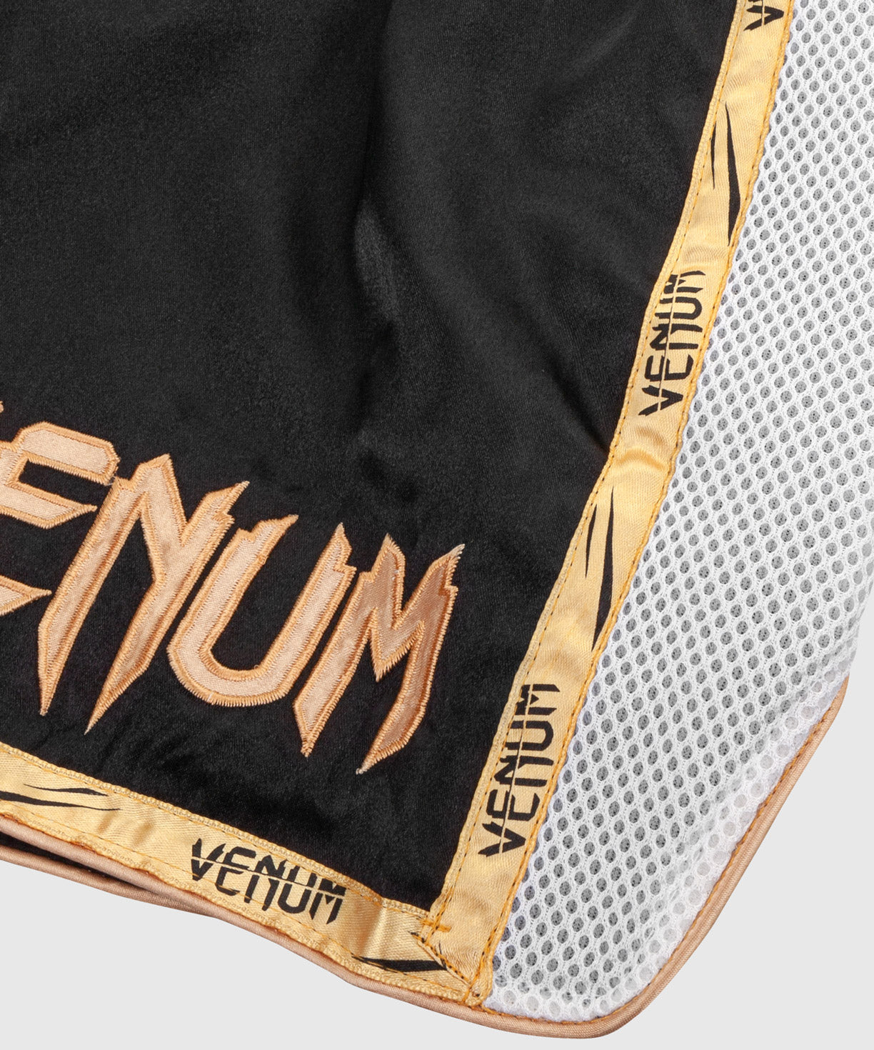 Pantalones Cortos de Muay Thai Venum Giant - Negro/Blanco/Oro