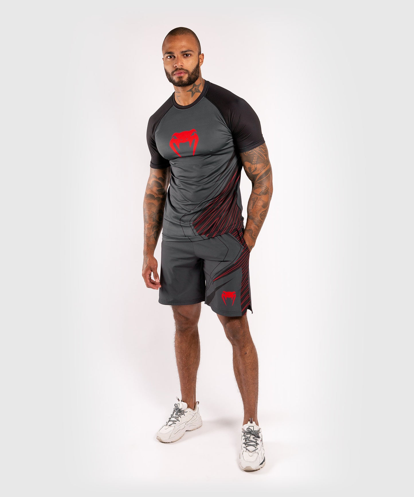 Shorts deportivos Venum Contender 5.0 - Negro/Rojo