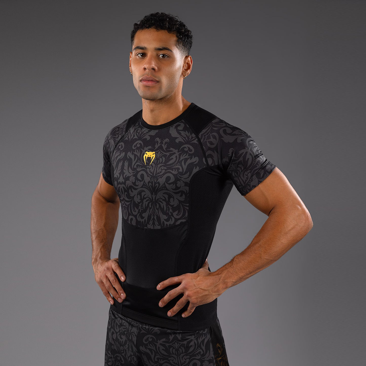 Venum x Topuria Unmatched Edition Camiseta de Manga Corta Rashguard - Negro/Dorado