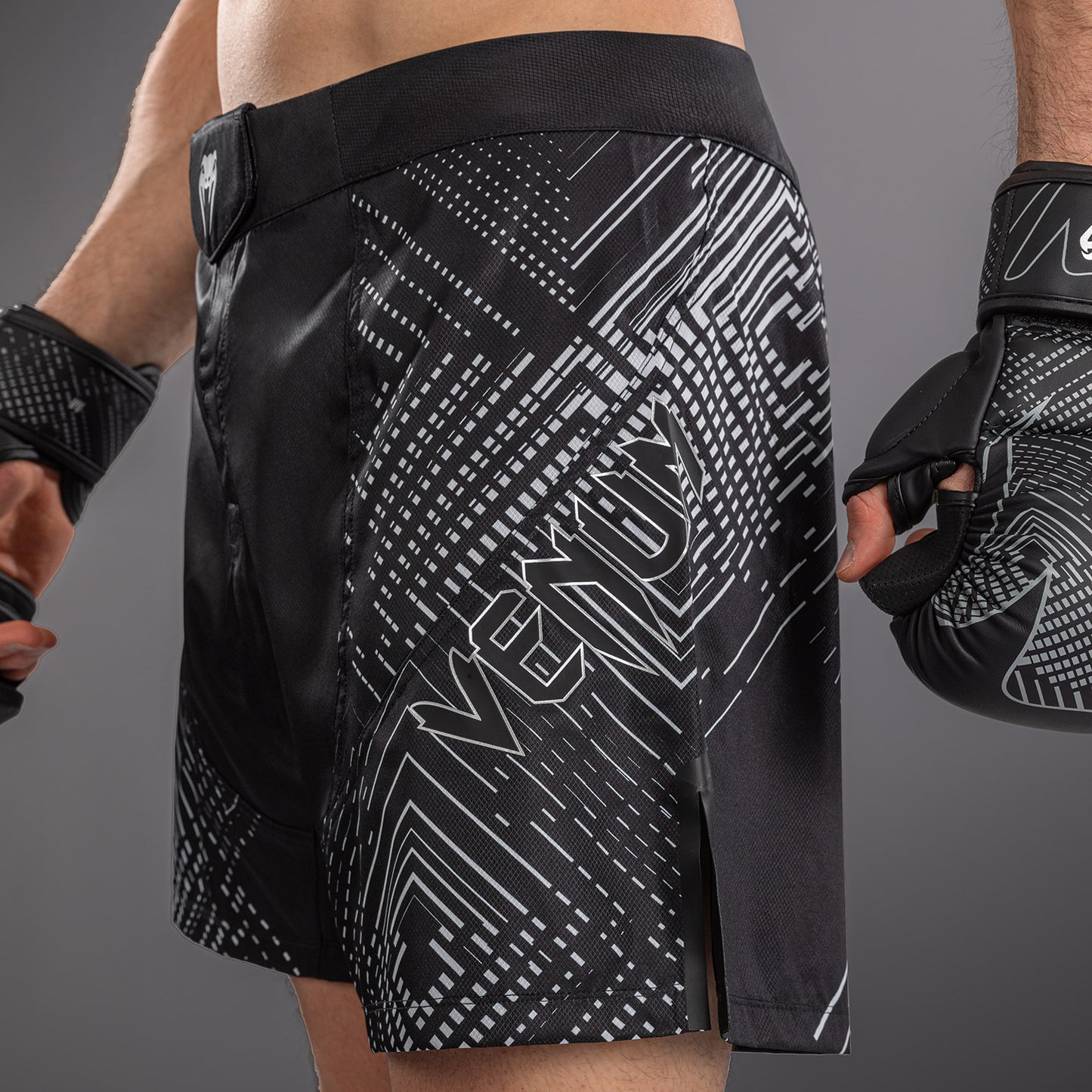 Venum Midnight Fury Short de Combate – Negro/Gris/Plata