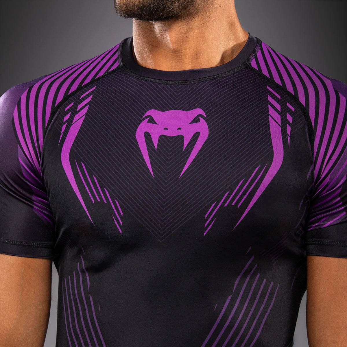 Venum No-Gi 6.0 Rashguard Manga Corta - Negro/Púrpura