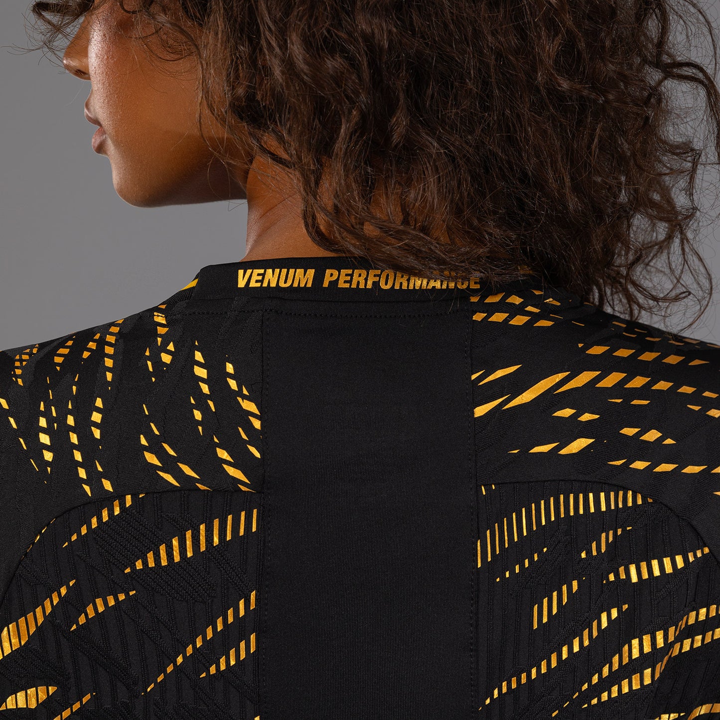 UFC Fusion by Venum Authentic Fight Night Camiseta de Salida para Mujer - Champion