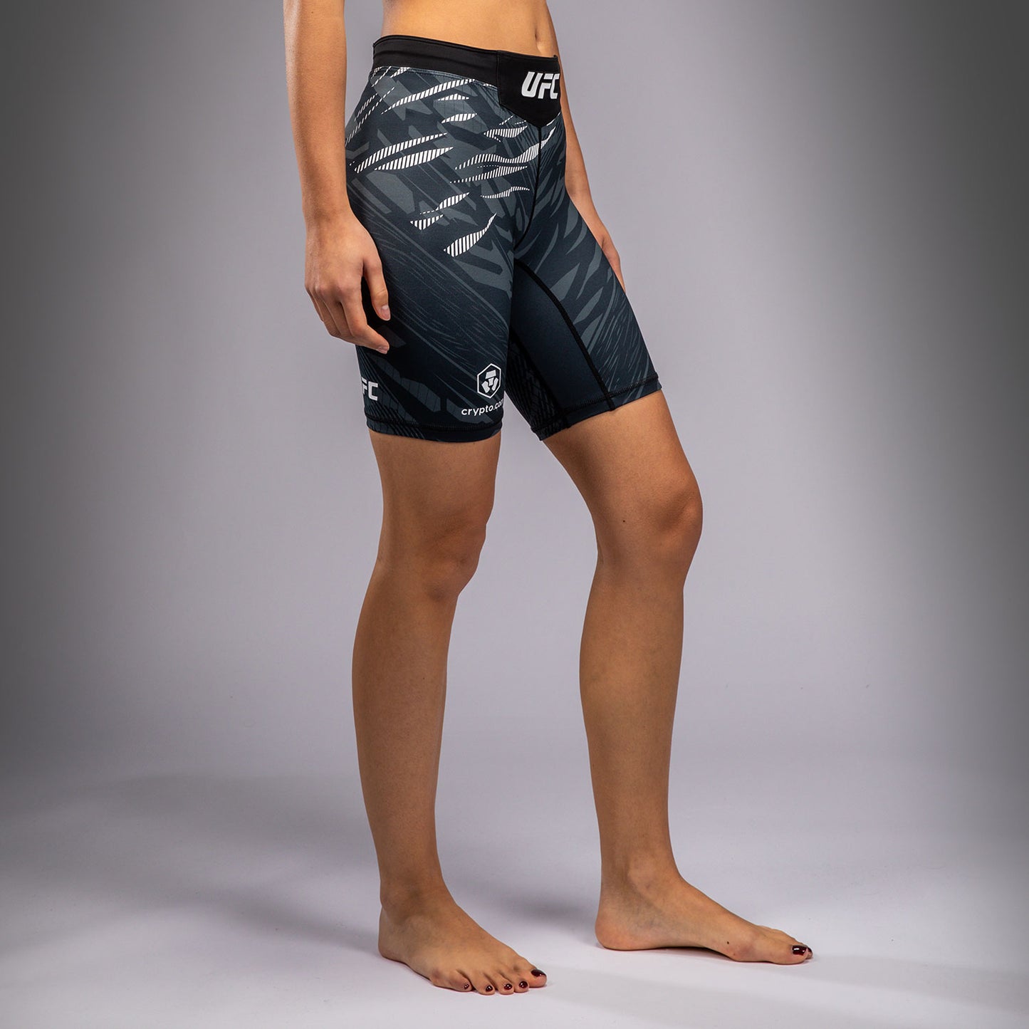 UFC Fusion by Venum Authentic Fight Night Vale Tudo Shorts para Mujer - Ajuste Largo - Negro