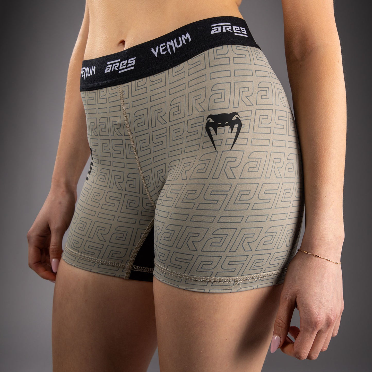 Venum Ares 2.0 Short de Entrenamiento Para Mujer – Arena