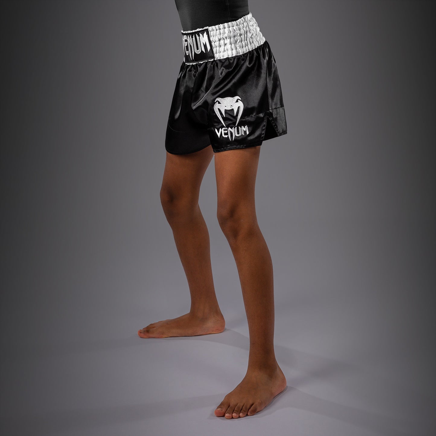 Venum Classic Short de Muay Thai para niños – Negro/Blanco