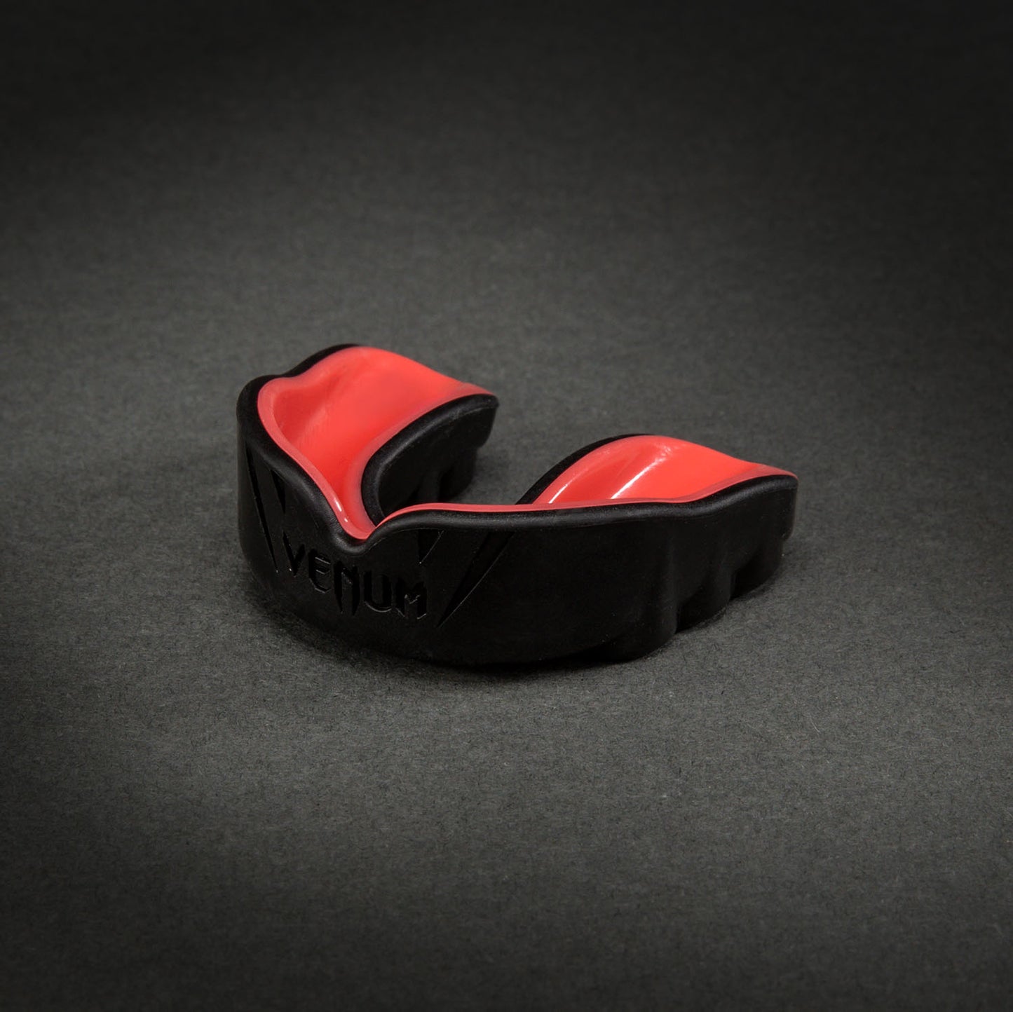 Venum Challenger Protector Bucal – Negro/Coral