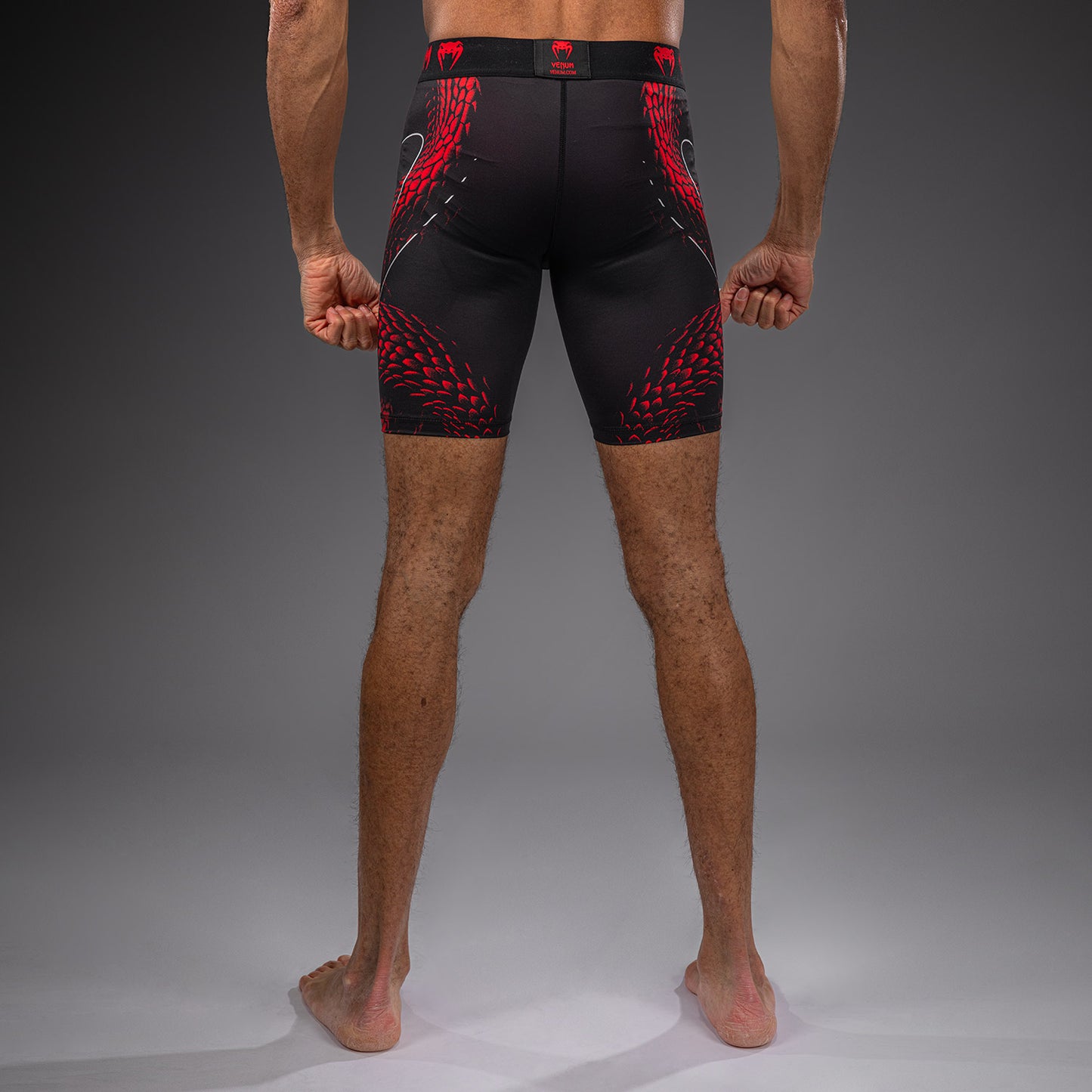 Venum Matupa Short de Compresión - Negro/Rojo/Plata