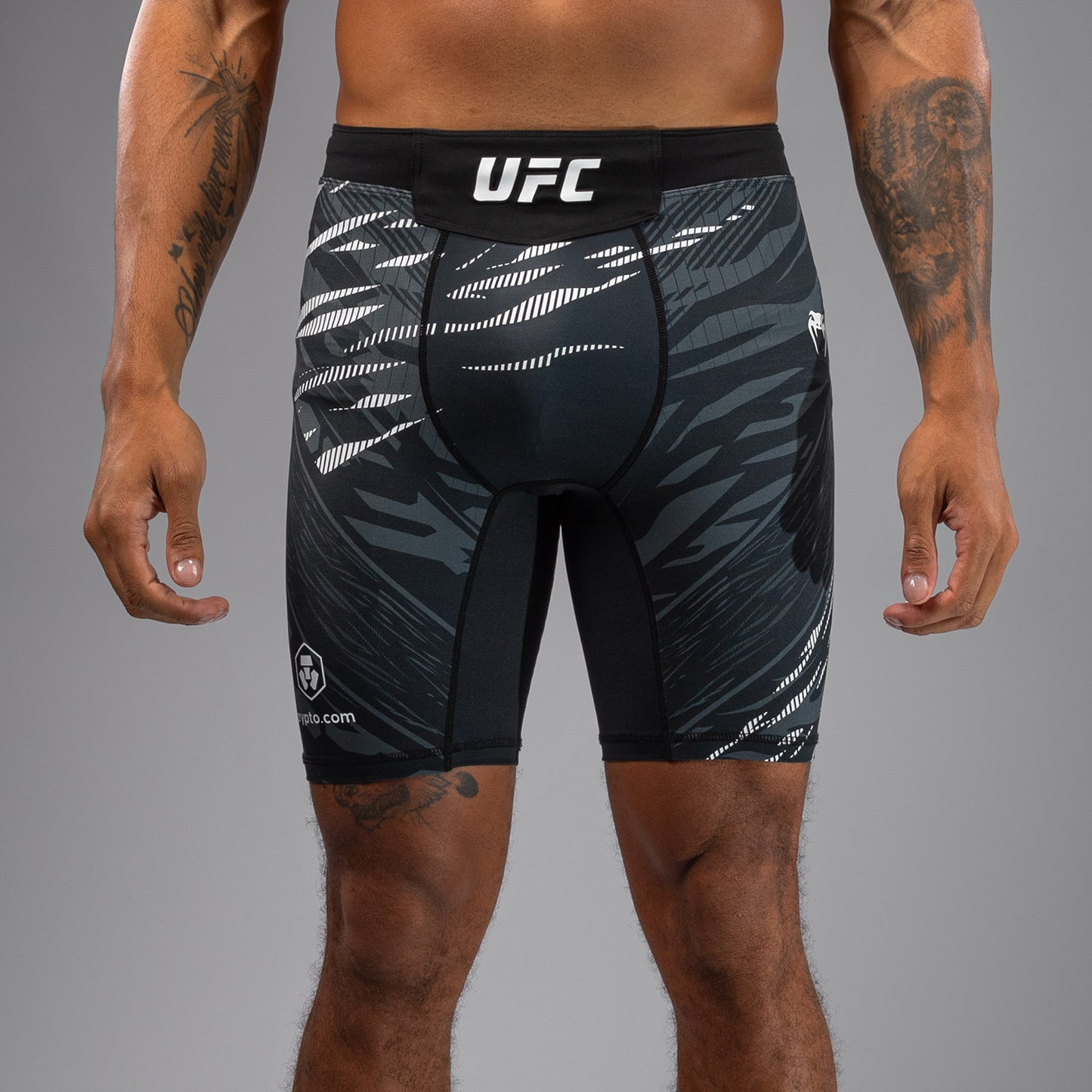 UFC Fusion by Venum Personalizados Authentic Fight Night Vale Tudo Shorts para Hombre - Negro