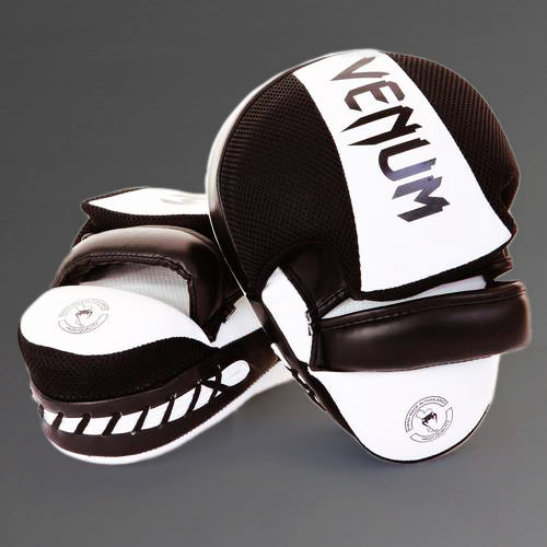 Manoplas de Boxeo Venum Cellular Tech 2.0 - Blanco/Negro (Par)