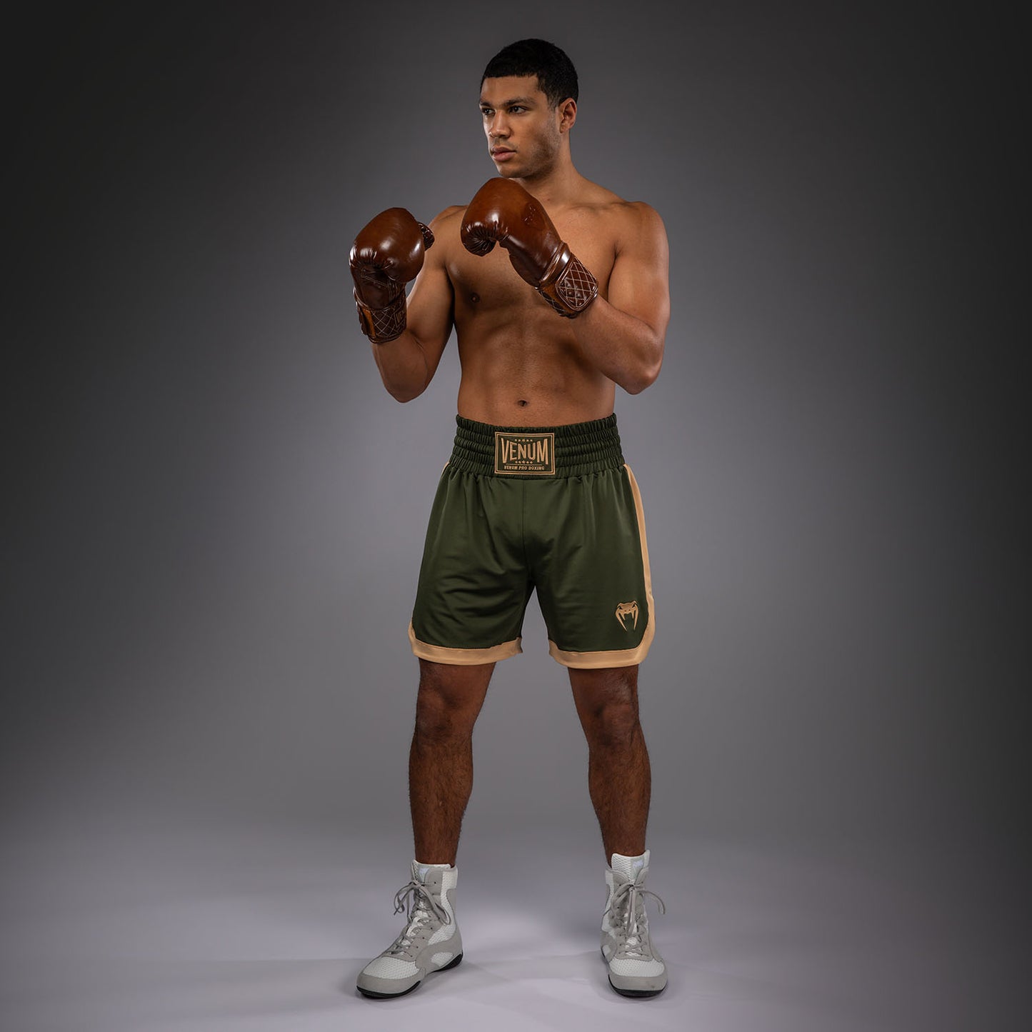 Venum Classic Short de Boxeo - Verde Militar/Arena