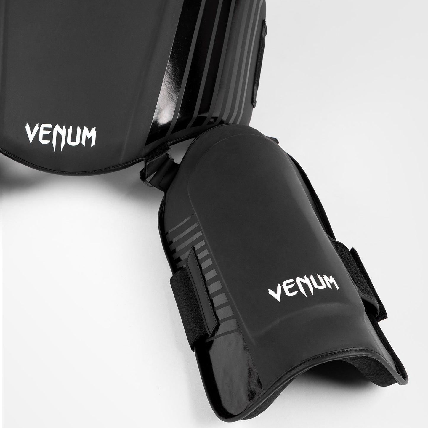 Venum Challenger Protector de Abdomen y Piernas - Negro/Blanco