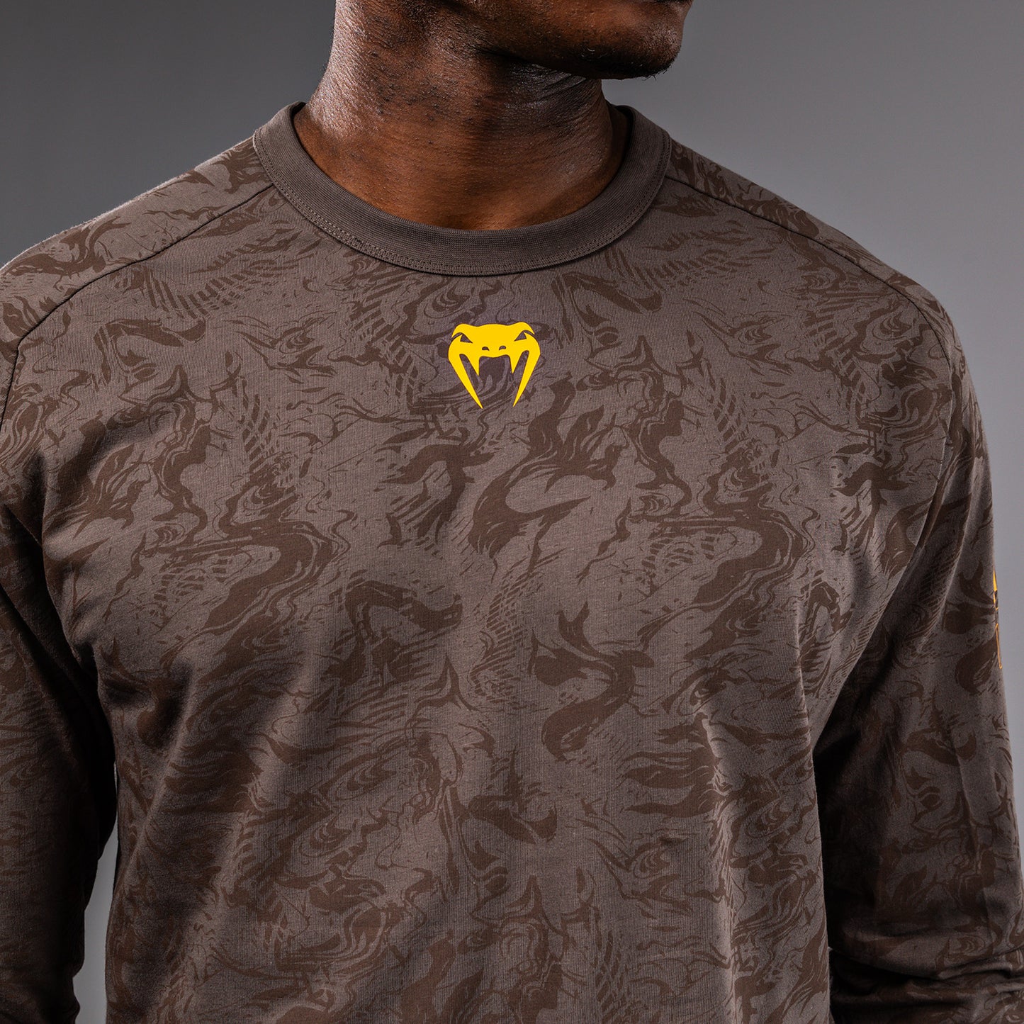 UFC Fusion by Venum Fight Week Camiseta de Manga Larga para Hombre - Marrón tierra