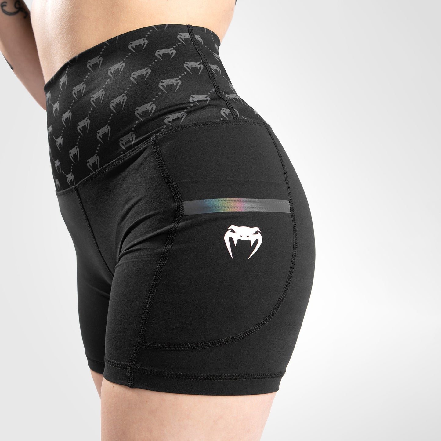 Shorts de Ciclismo Venum Monogram para Mujer – Negro/Oro Rosa