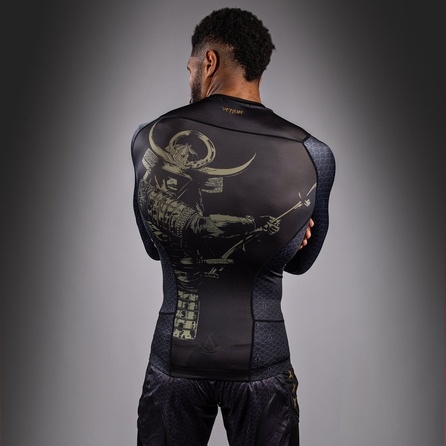 Venum x Assassin’s Creed Shadows Lycra de manga larga para hombre - Negra