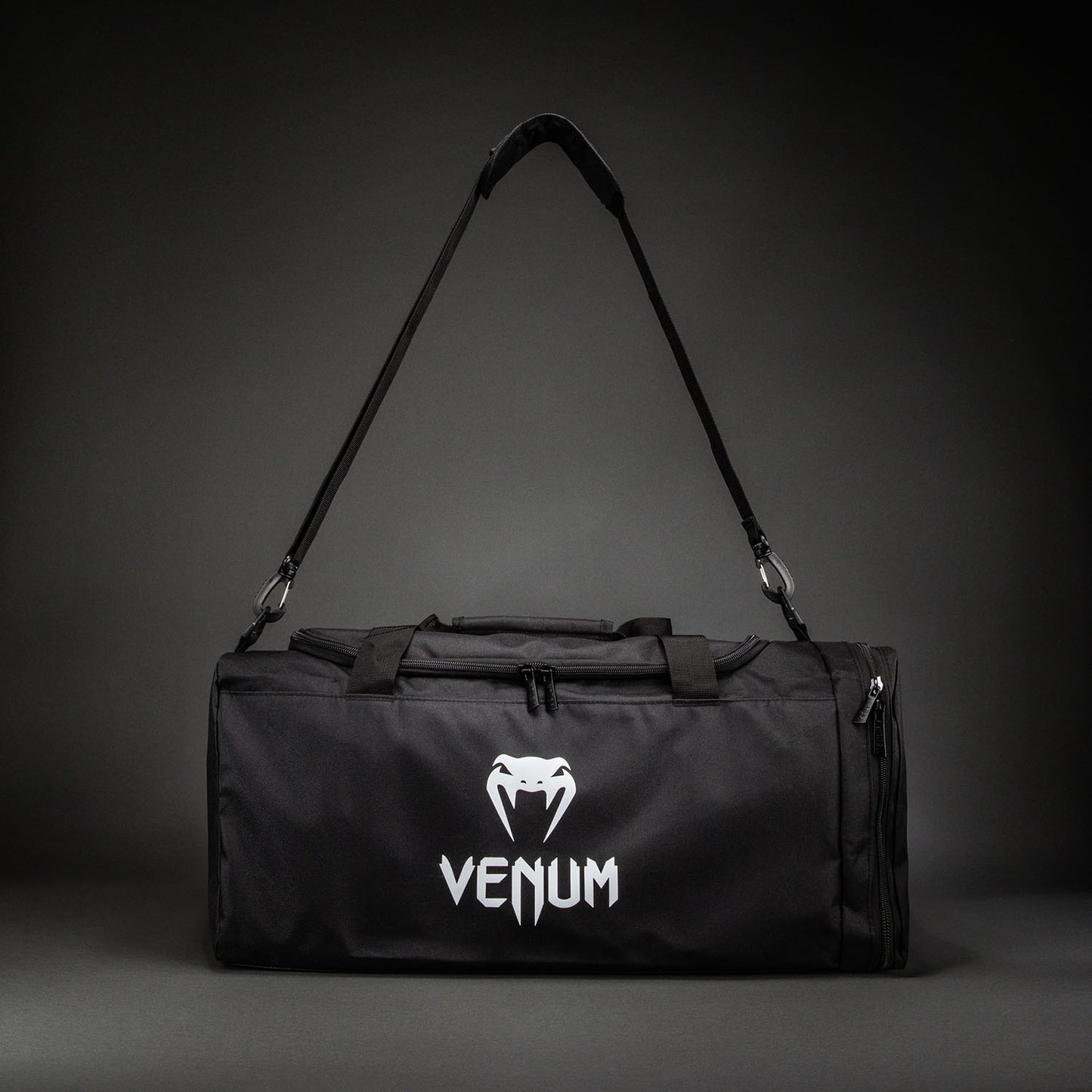 Venum Essential Bolsa de Deporte (37L) – Negro