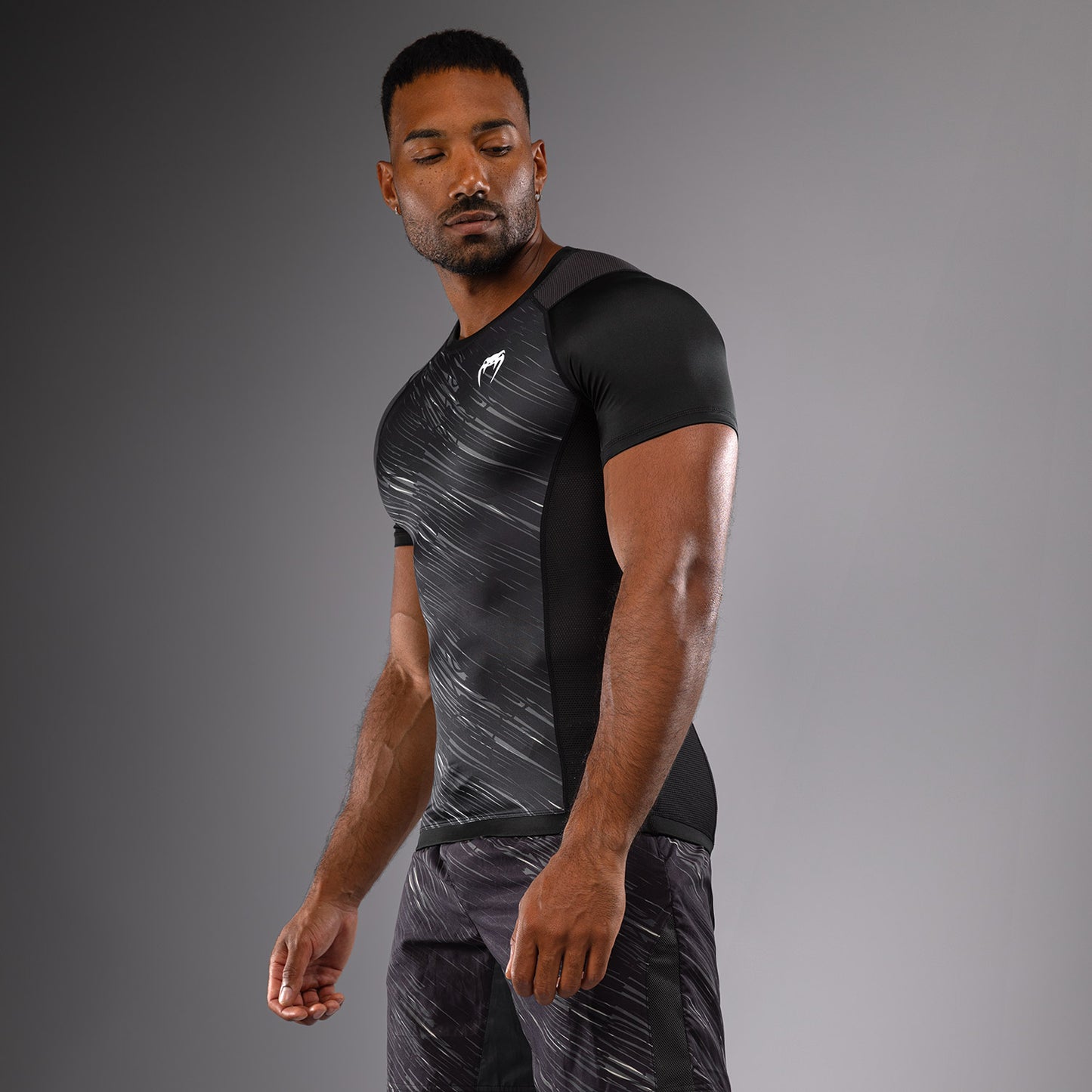 Venum Rapid Rashguard de Manga Corta - Negro/Gris Tormenta