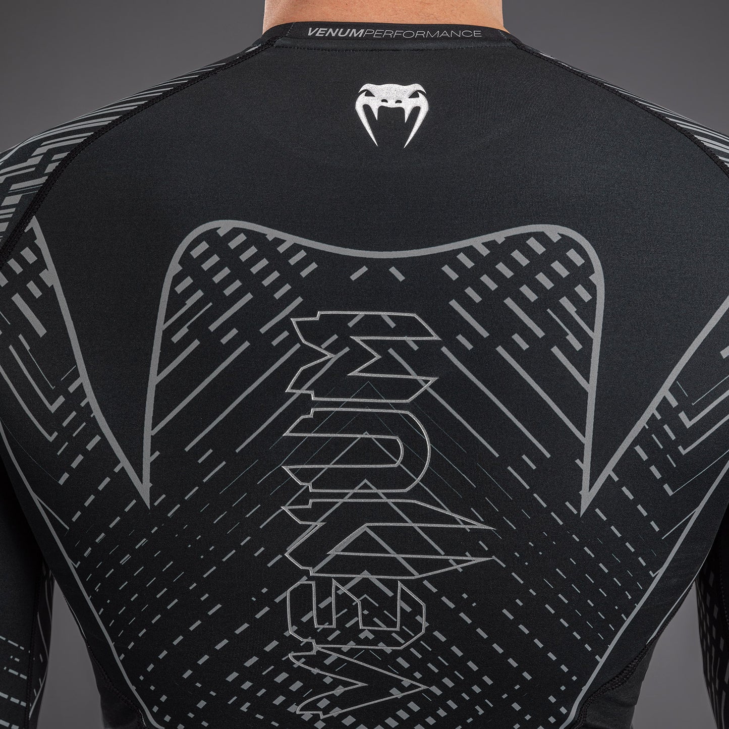 Venum Midnight Fury Rashguard Manga Larga – Negro/Gris/Plata