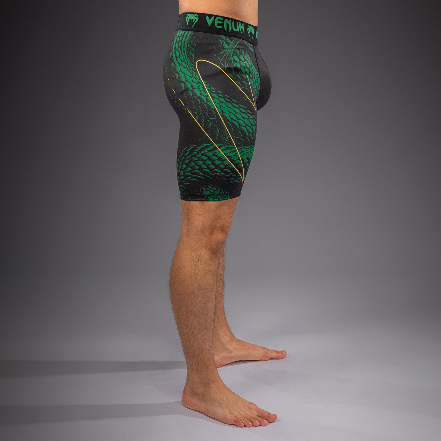 Venum Matupa Short de Compresión - Negro/Verde/Oro