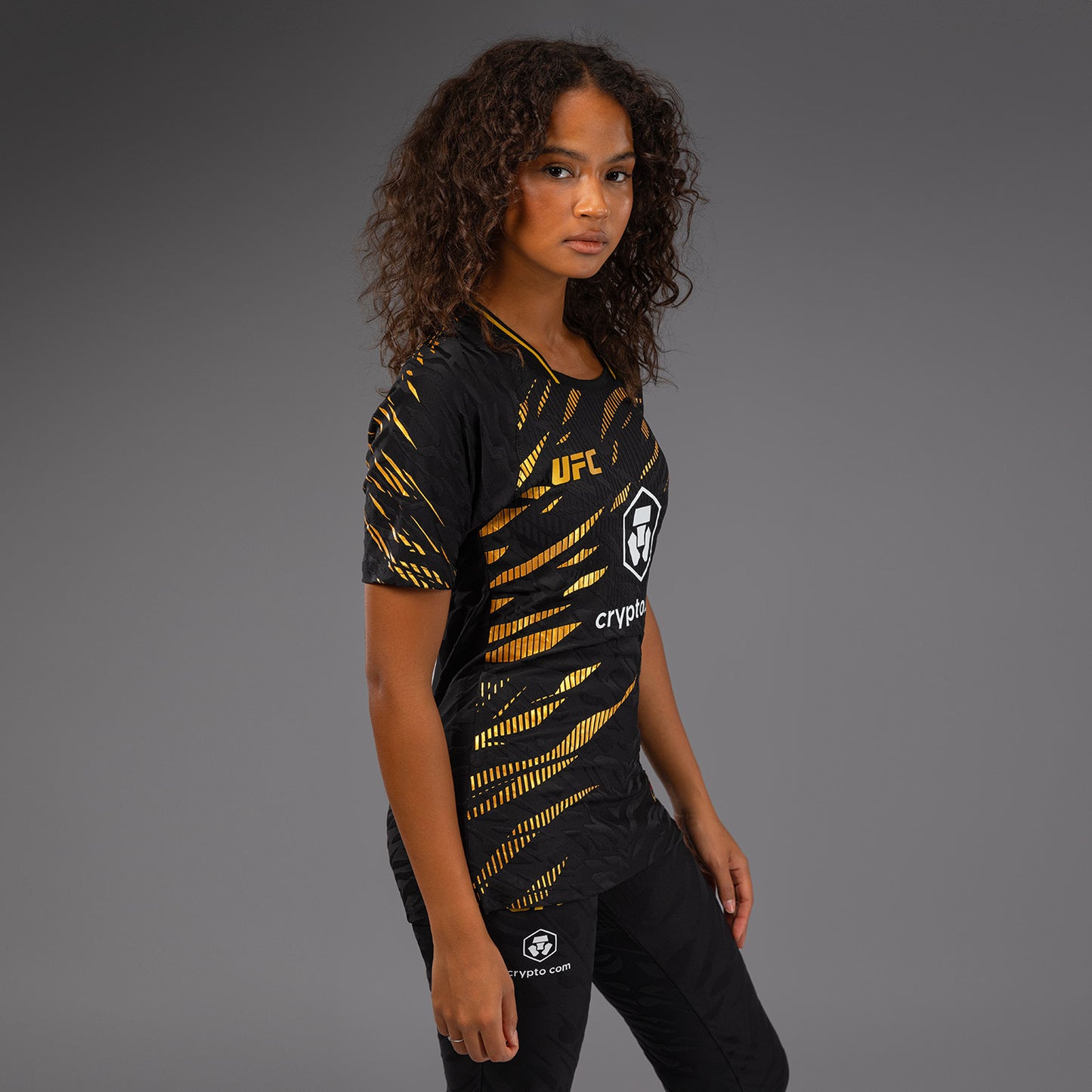 UFC Fusion by Venum Authentic Fight Night Camiseta de Salida para Mujer - Champion