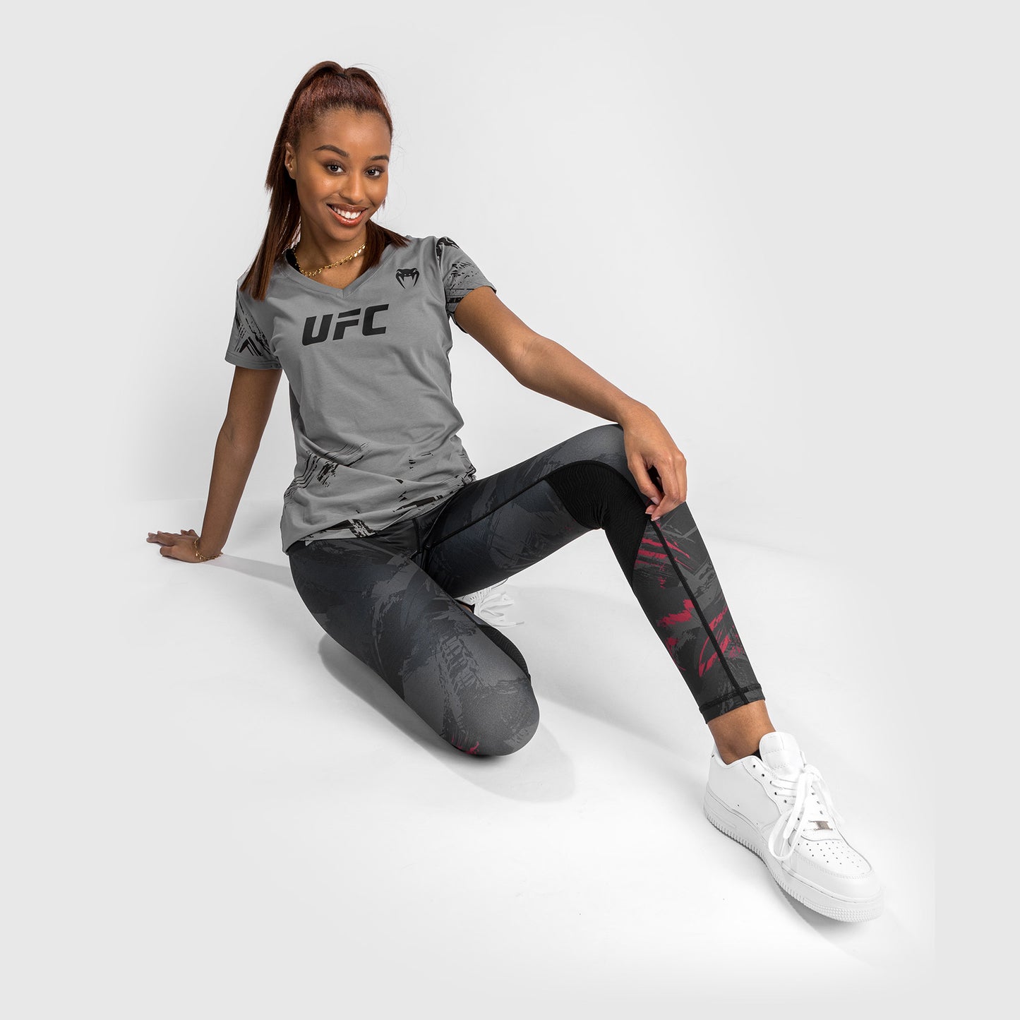 Camiseta UFC Venum Authentic Fight Week 2.0 - Para mujer  - Gris