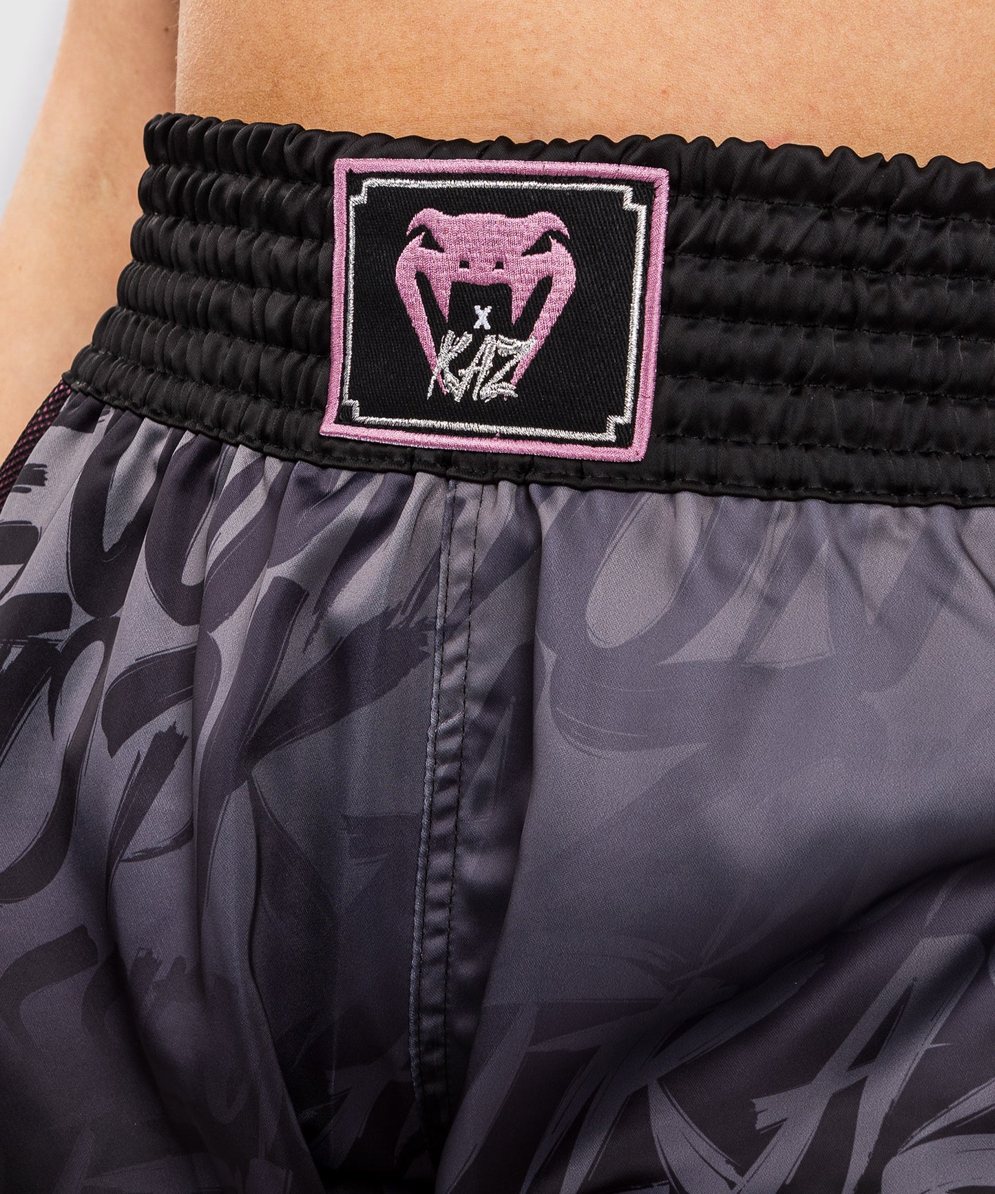 Venum x Kaz Muay Thai Shorts - Negro