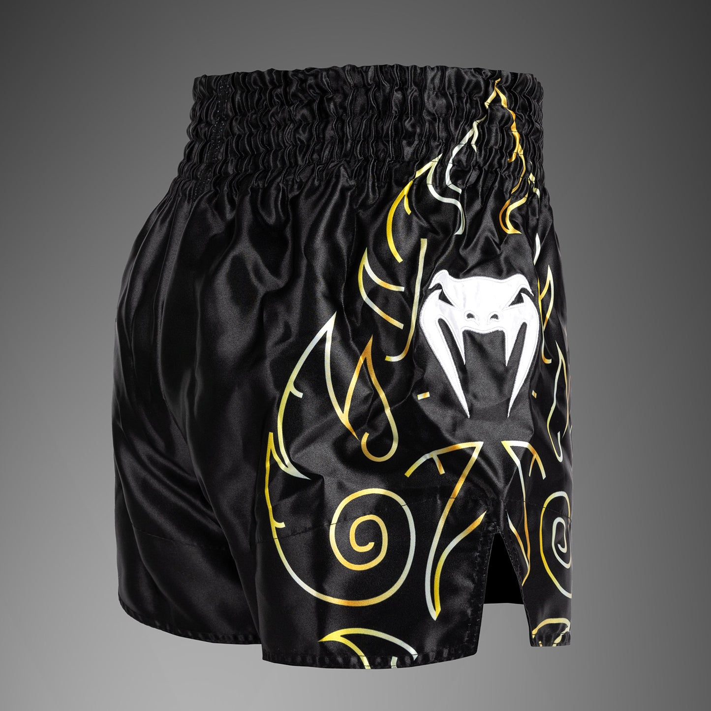 Venum VTC Flames Pantalones Cortos Muay Thai - Negro/Dorado