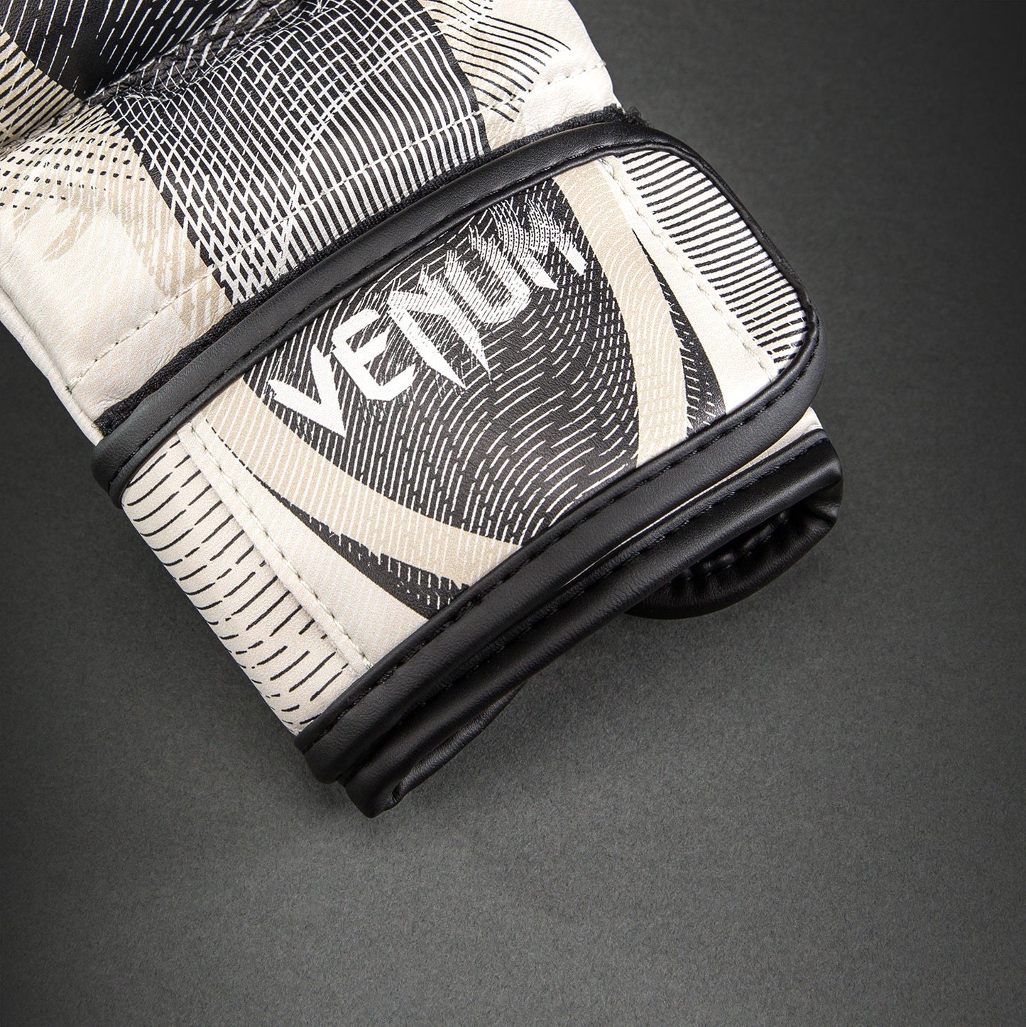Venum Galactic 3.0 Guantes de sparring - Blanco roto/Negro