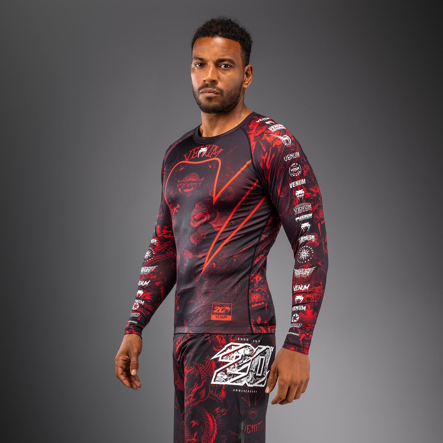 Venum 20th Anniversary Rashguard Manga Larga - Negro/Rojo