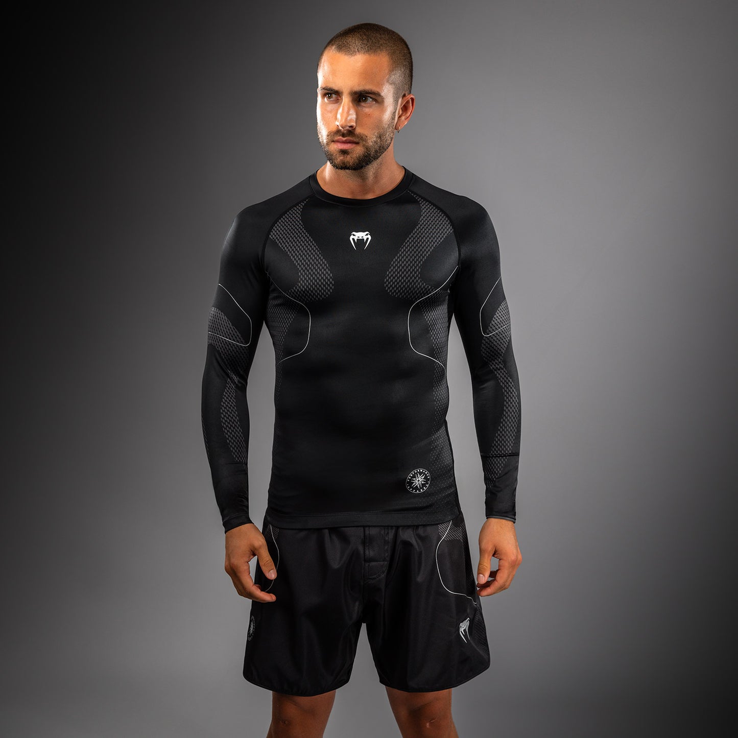 Venum Nexus Rashguard Manga Larga – Negro/Plata