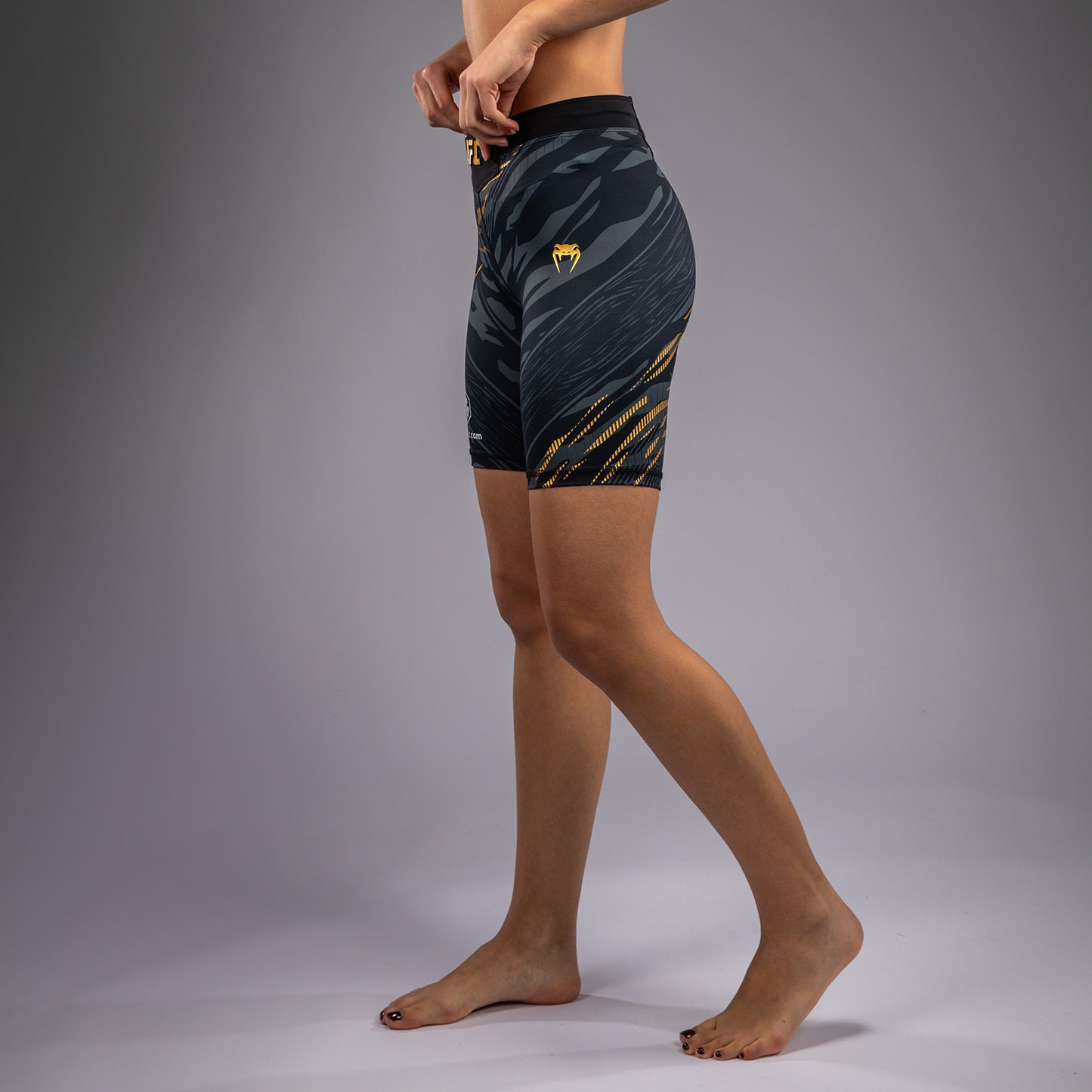 UFC Fusion by Venum Authentic Fight Night Vale Tudo Shorts para Mujer - Ajuste Largo - Champion