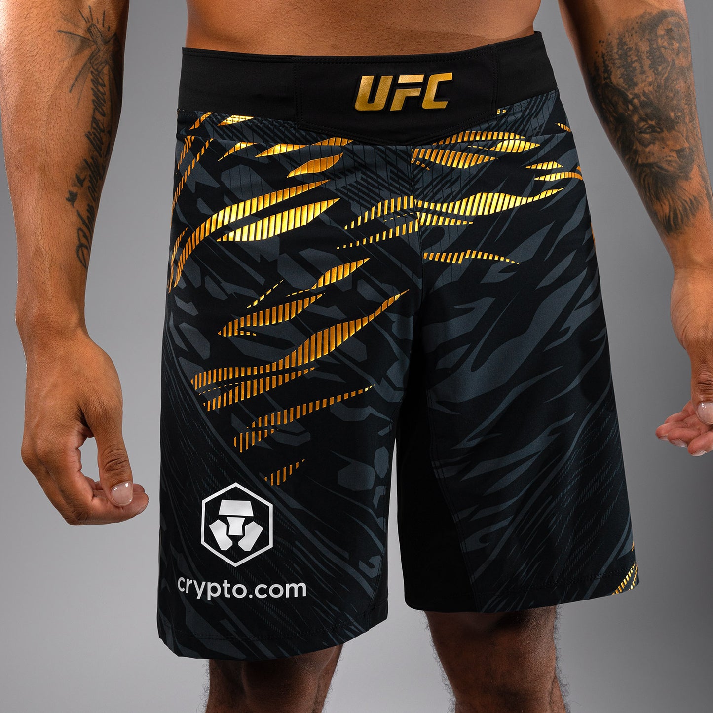 UFC Fusion by Venum Authentic Fight Night Shorts de Lucha para Hombre - Ajuste Largo - Champion