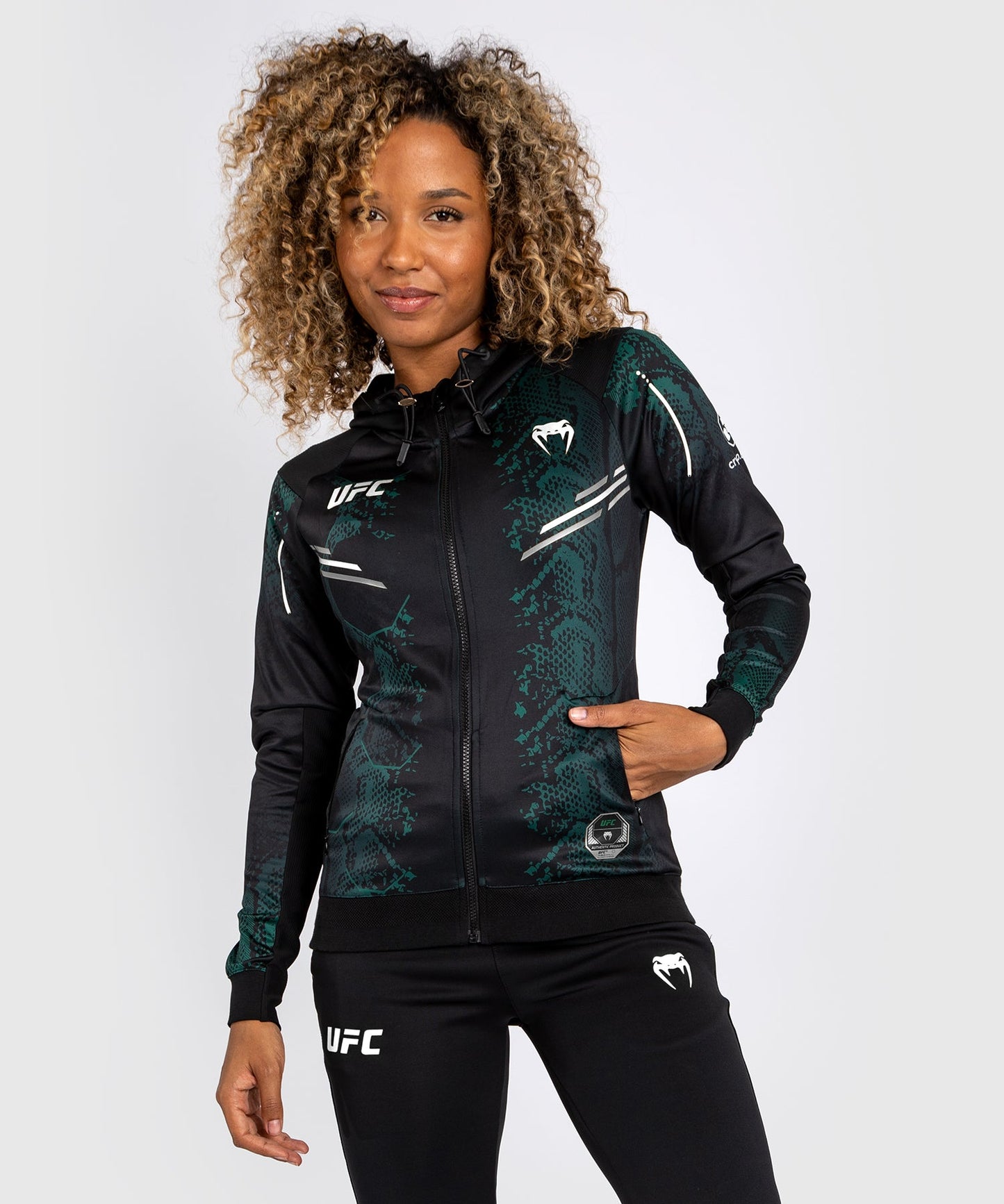 UFC Adrenaline by Venum Personalized Authentic Fight Night Sudadera con capucha Walkout para mujer - Emerald Edition - Verde/Negro