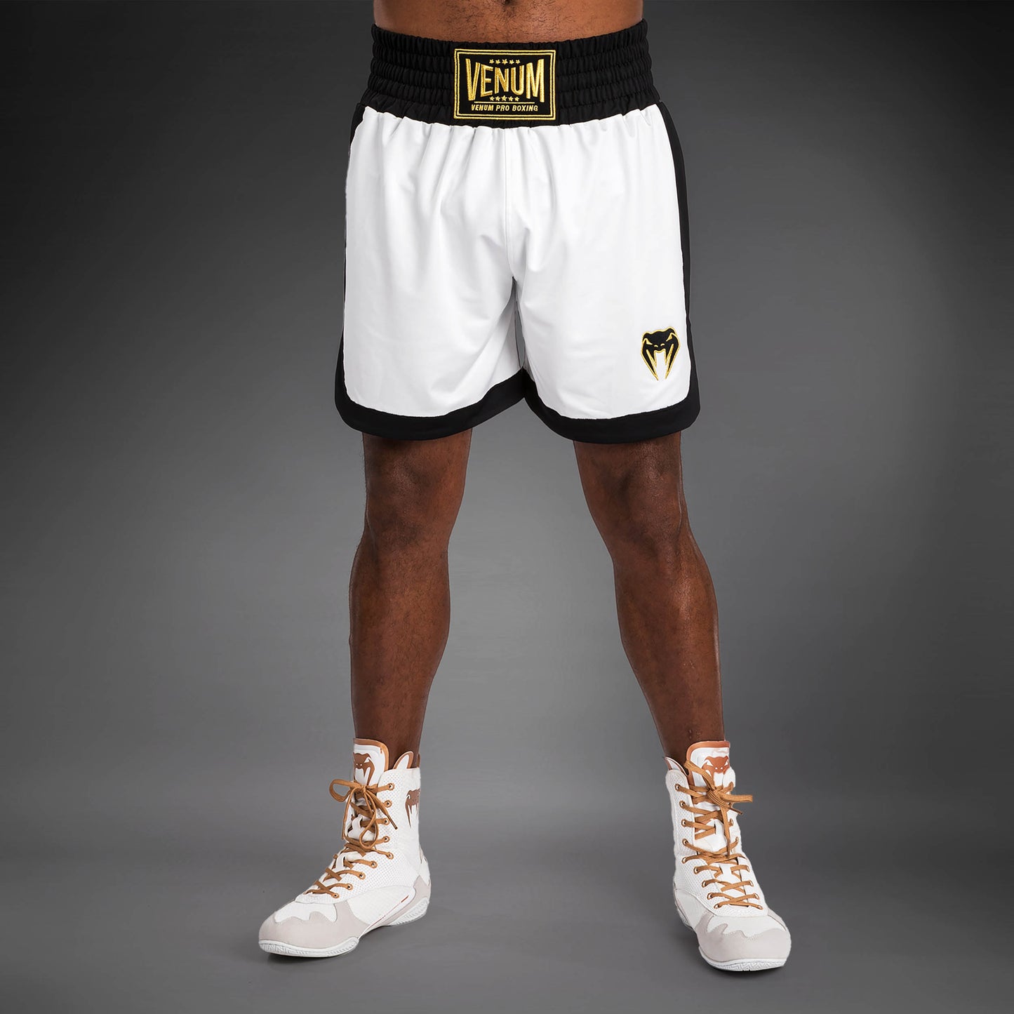 Venum Classic Boxing Shorts - Blanco/Negro