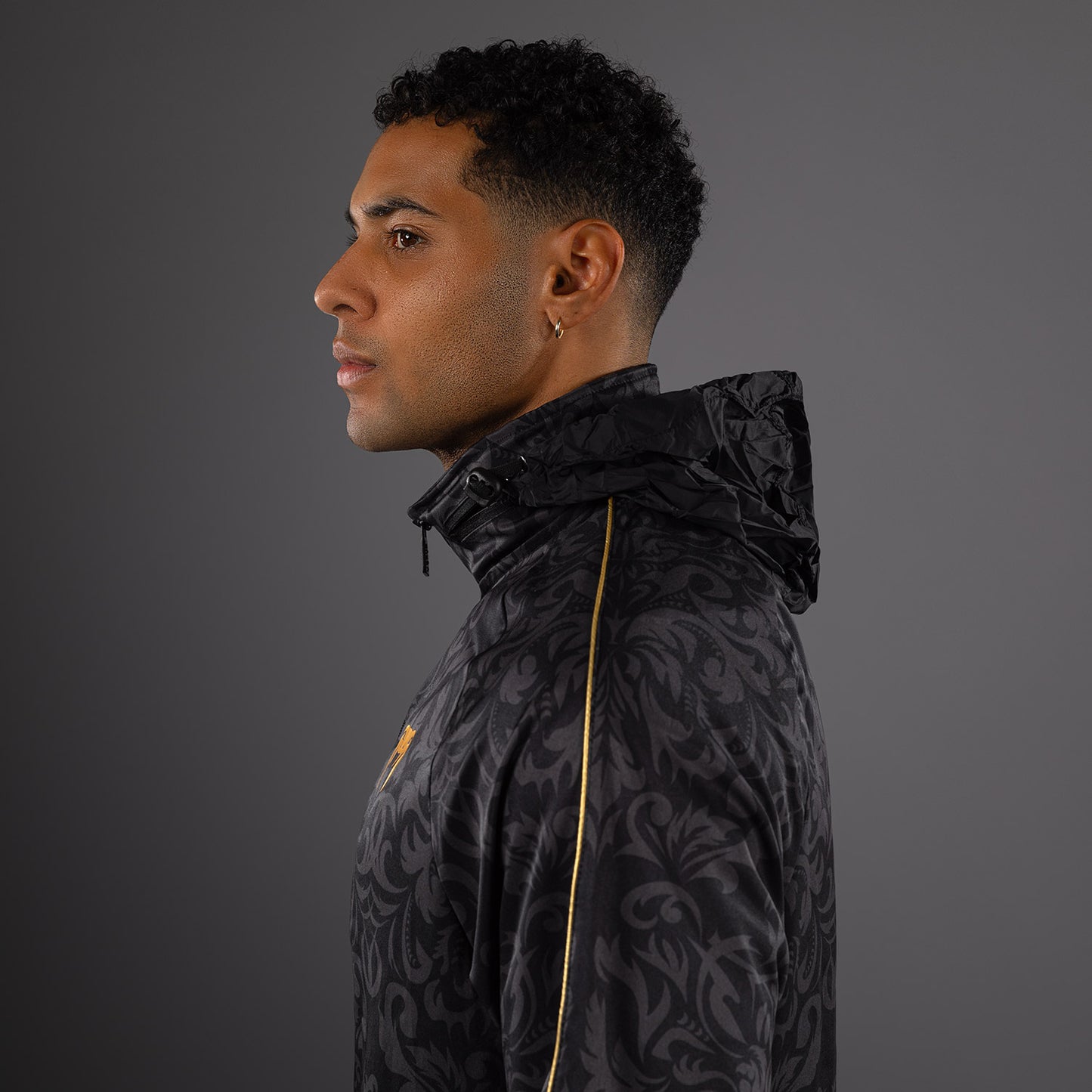 Venum x Topuria Unmatched Edition Chaqueta de Entrenamiento - Negro/Dorado