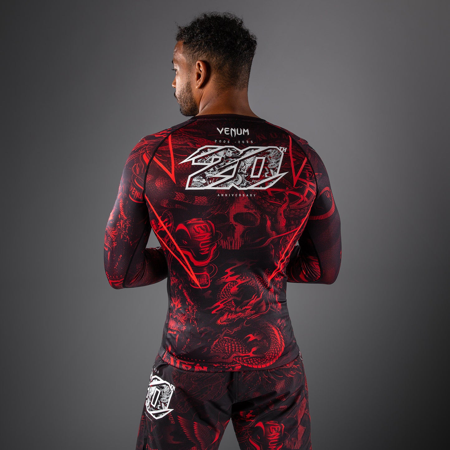 Venum 20th Anniversary Rashguard Manga Larga - Negro/Rojo