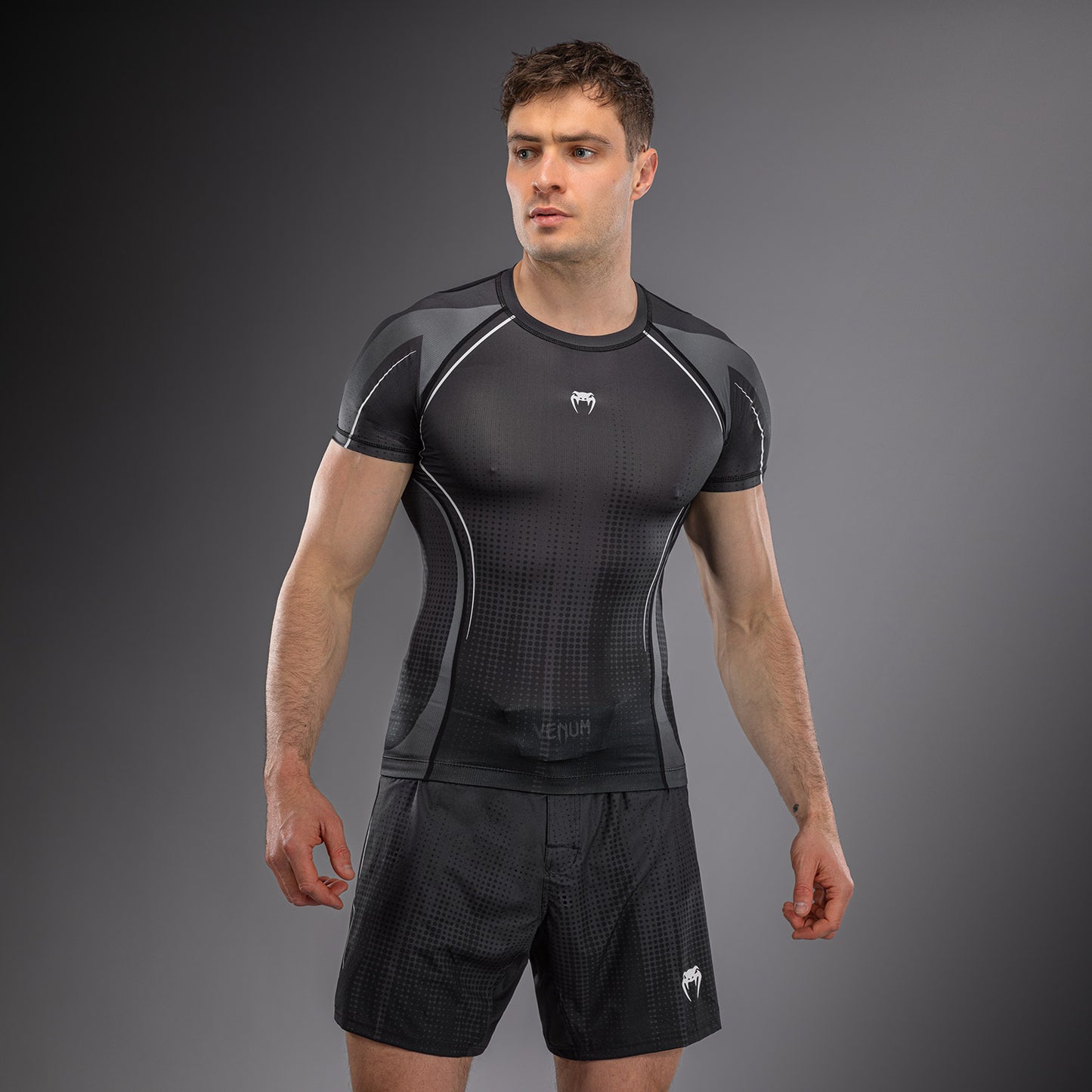 Venum Stealth Rashguard Manga Corta – Negro/Blanco