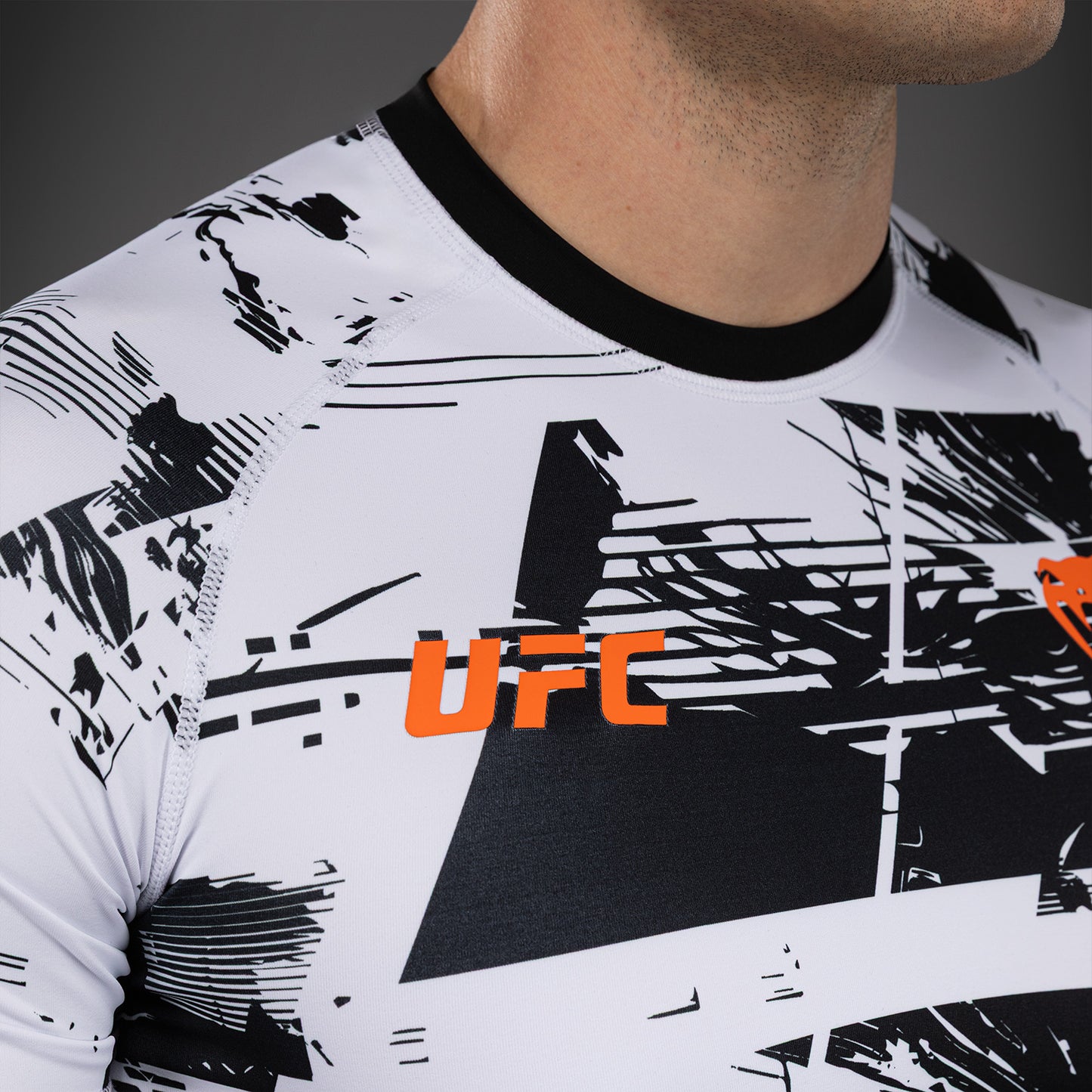 UFC Zenith by Venum Authentic Fight Week Rashguard de manga corta Performance Hombre - Blanco