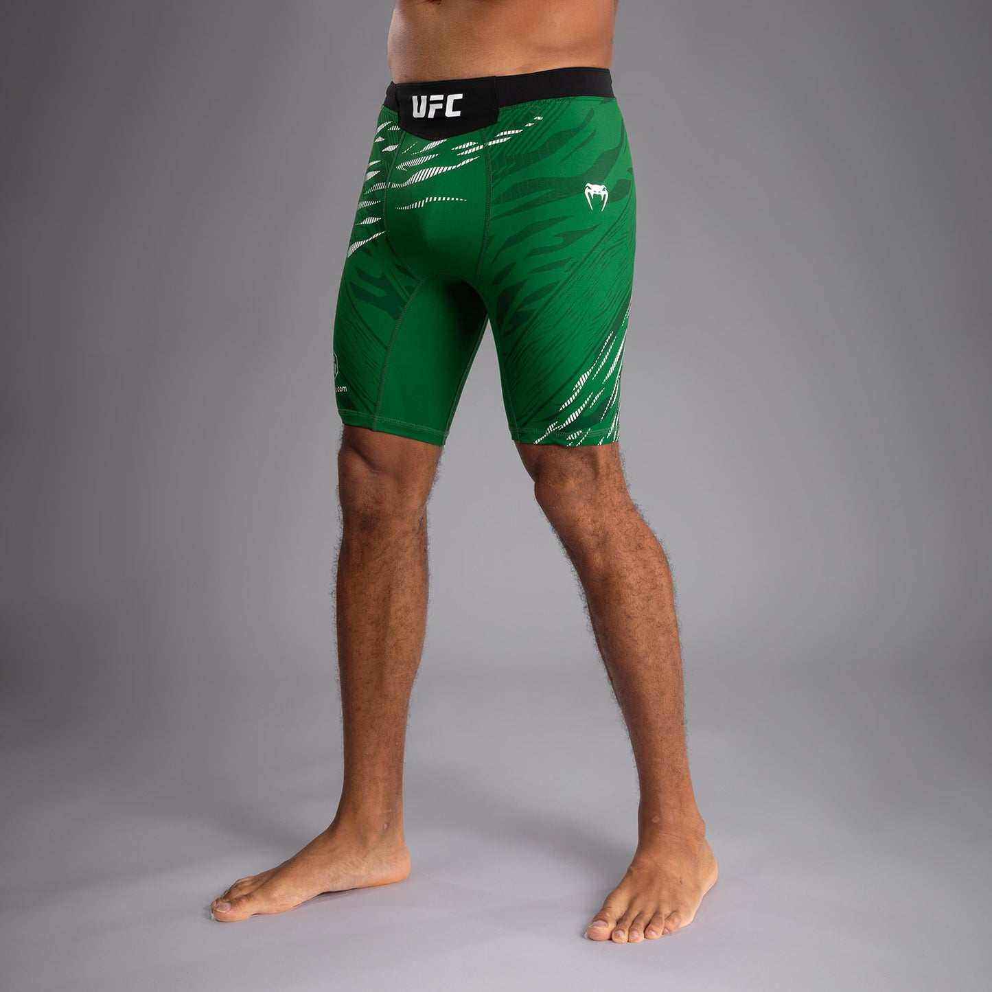 UFC Fusion by Venum Authentic Fight Night Vale Tudo Shorts para Hombre - Verde