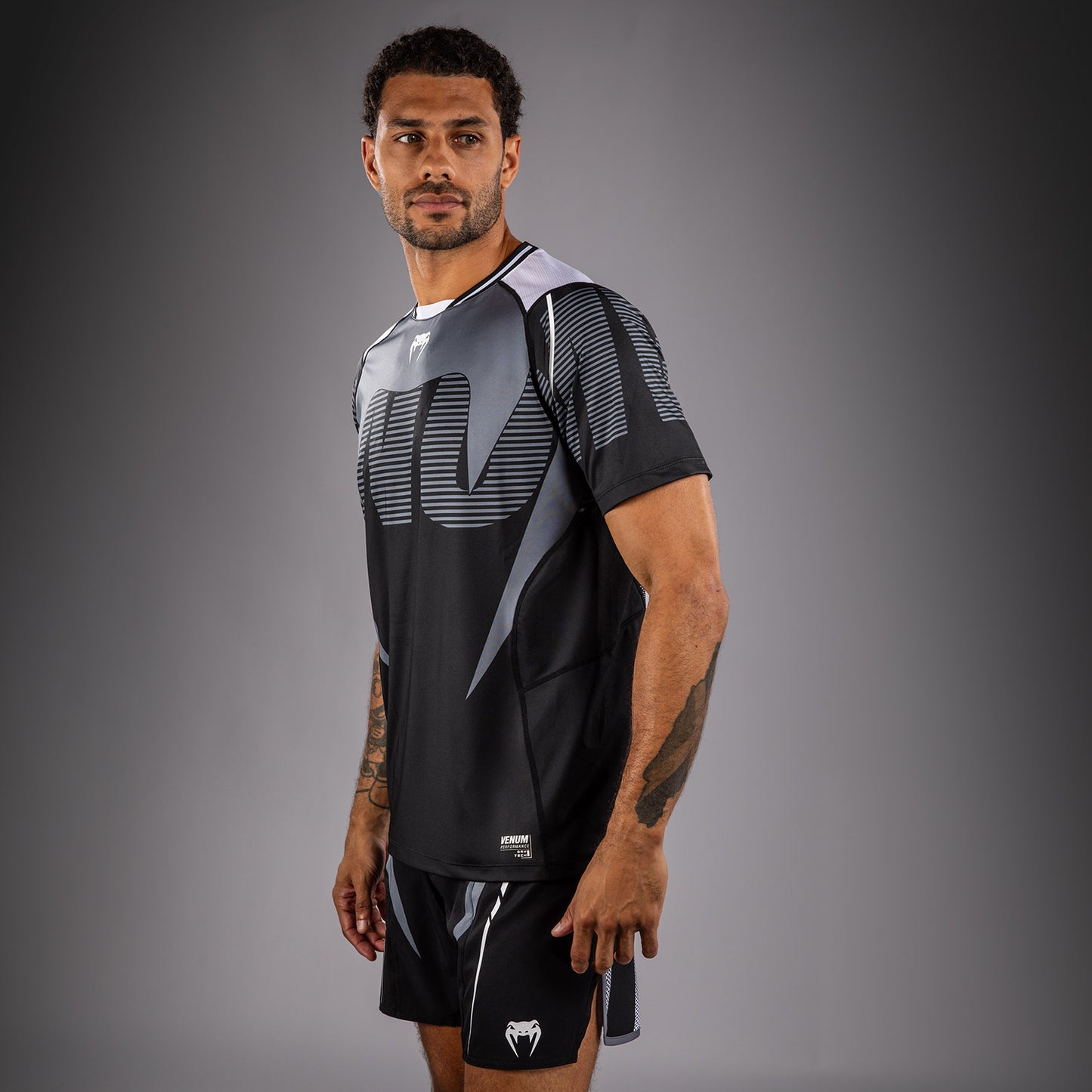 Venum Adrenaline Camiseta Dry Tech – Negro/Gris Plata
