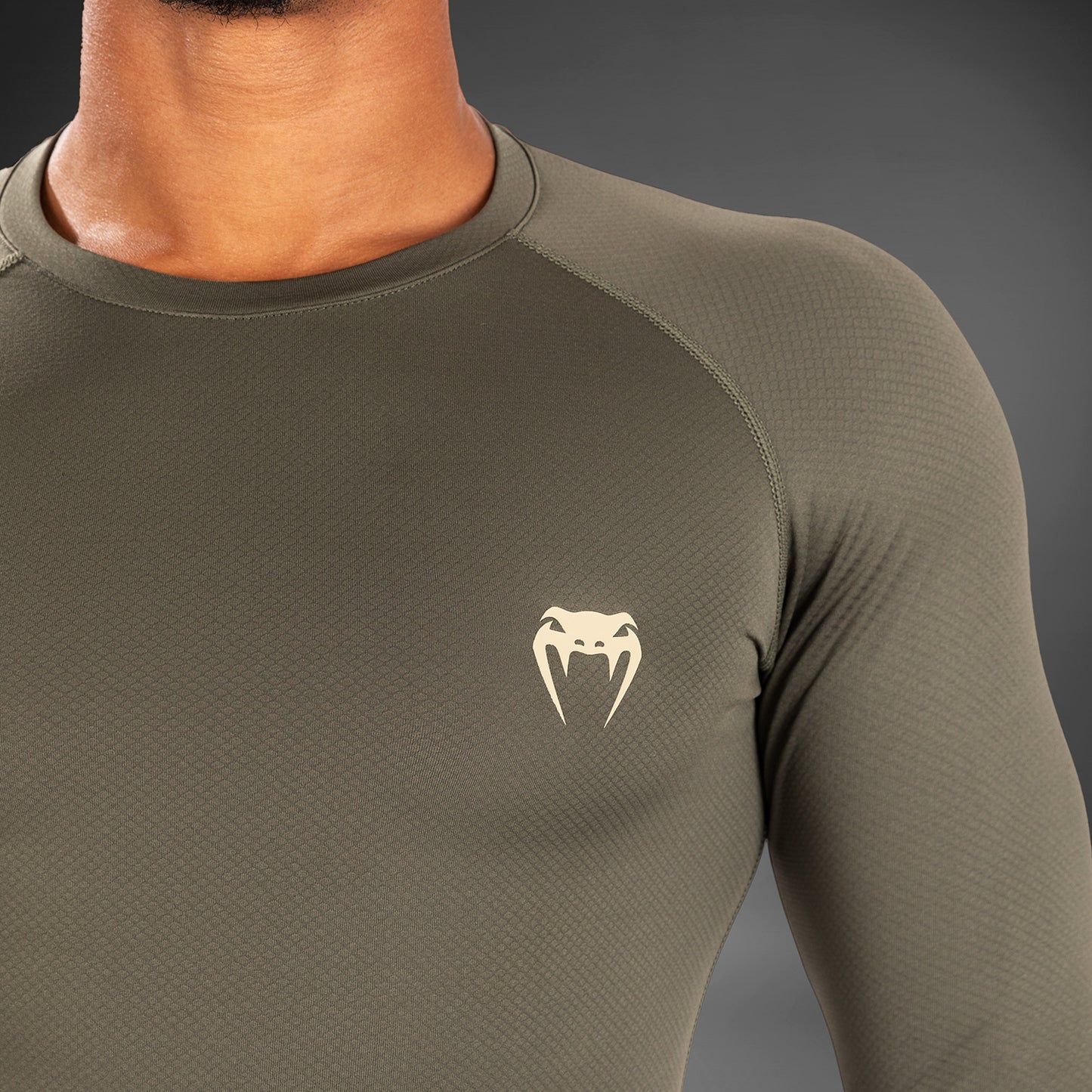 Venum Contender Lycra de manga larga para hombre - Caqui