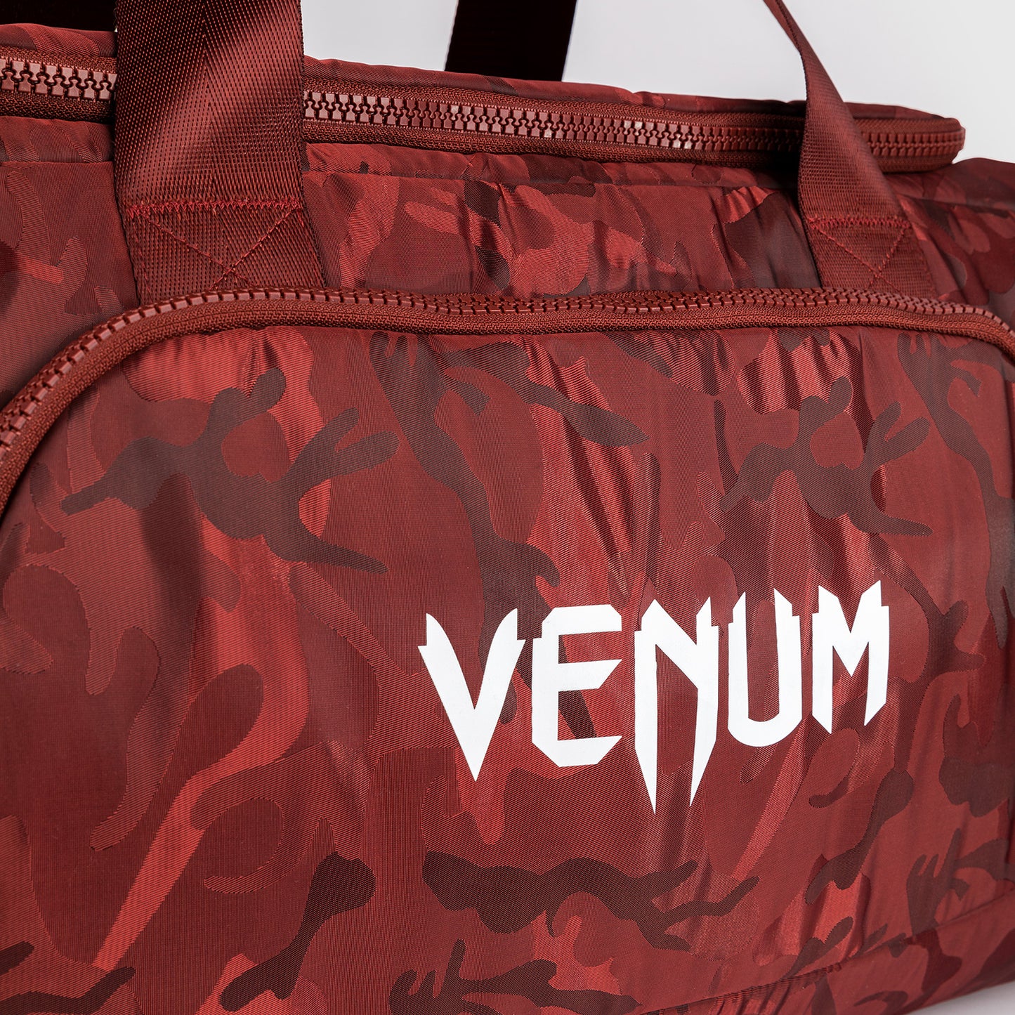 Venum Trainer Lite Bolsa de Deporte (48L) – Camuflaje/Burdeos