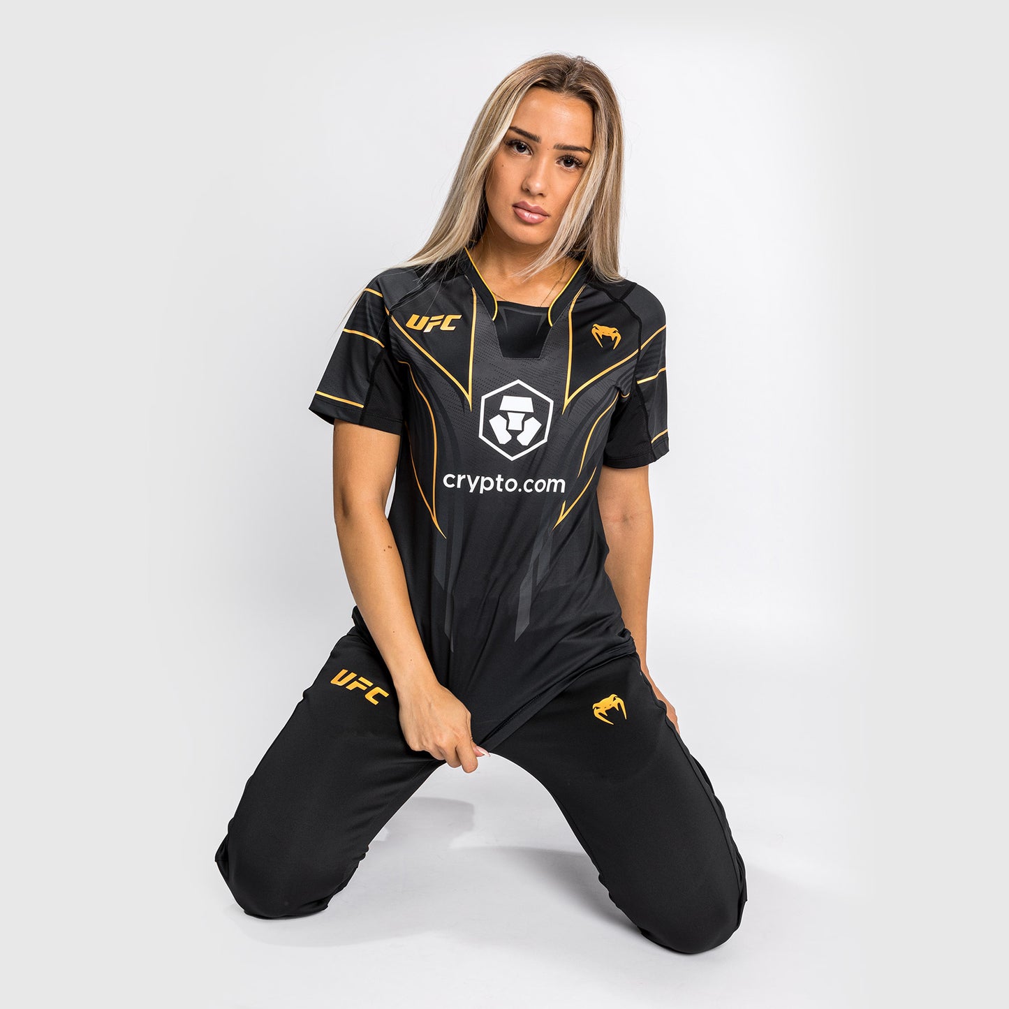 Camiseta UFC Venum Authentic Fight Night 2.0 Mujer - Campeón