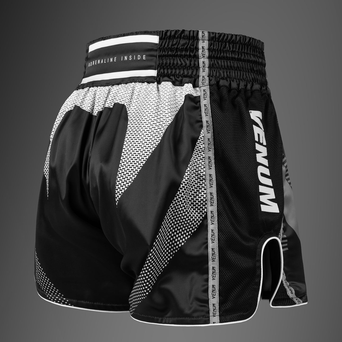 Venum Adrenaline Pantalones Cortos Muay Thai – Negro/Gris Plateado