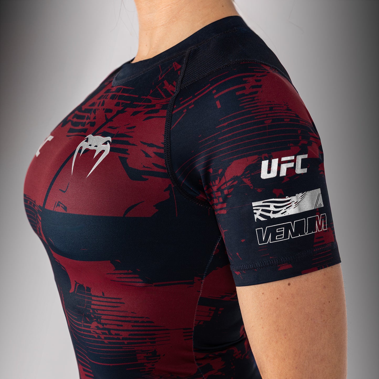 UFC Zenith by Venum Authentic Fight Week Rashguard de manga corta Performance Mujer - Azul marino/Burdeos/Plateado