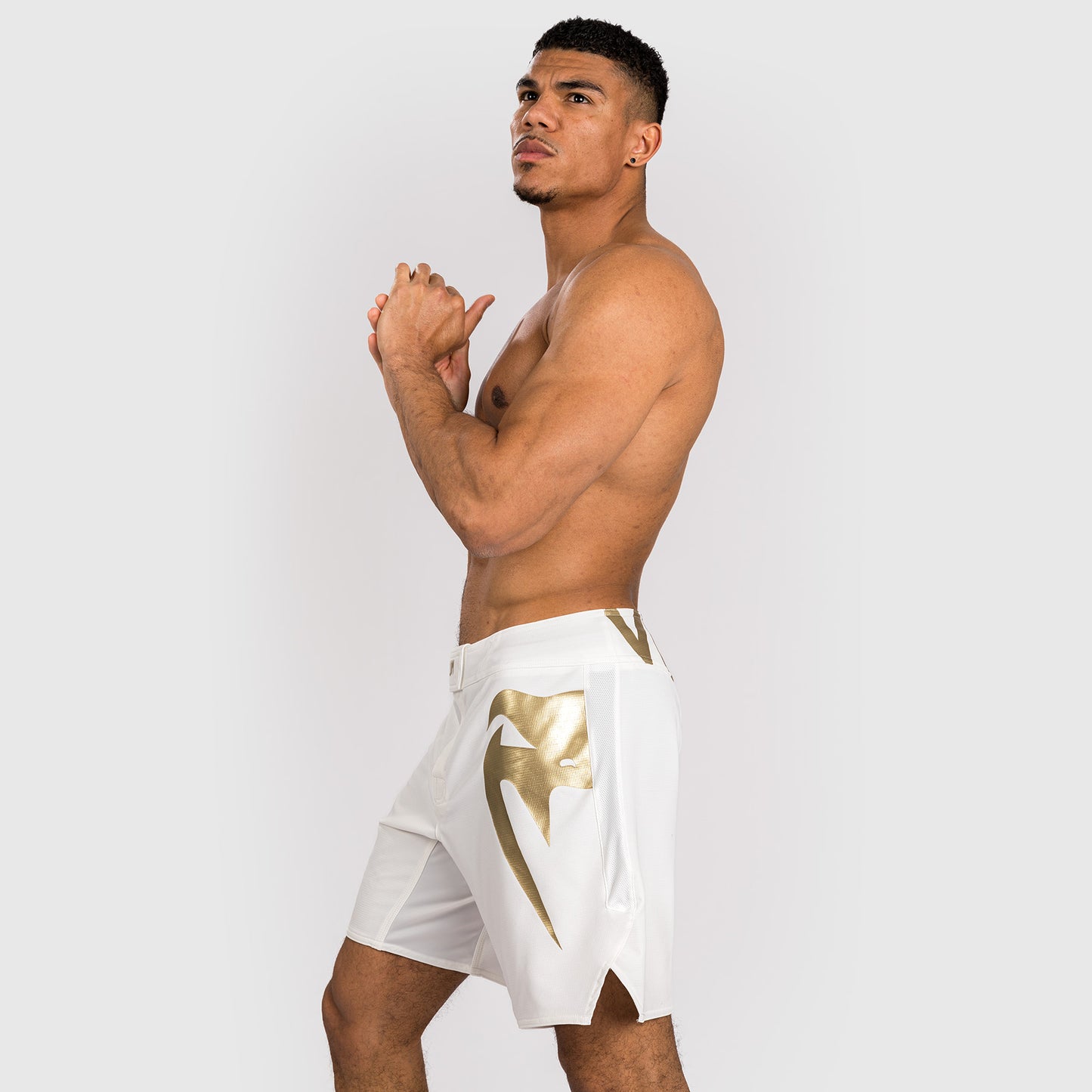 Venum Light 5.0 Pantalón Corto de Lucha - Blanco/Oro