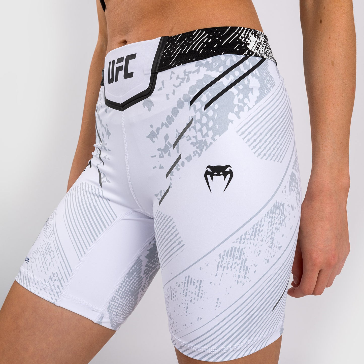UFC Adrenaline by Venum Authentic Fight Night Short Vale Tudo Mujer - Corte Largo - Blanco