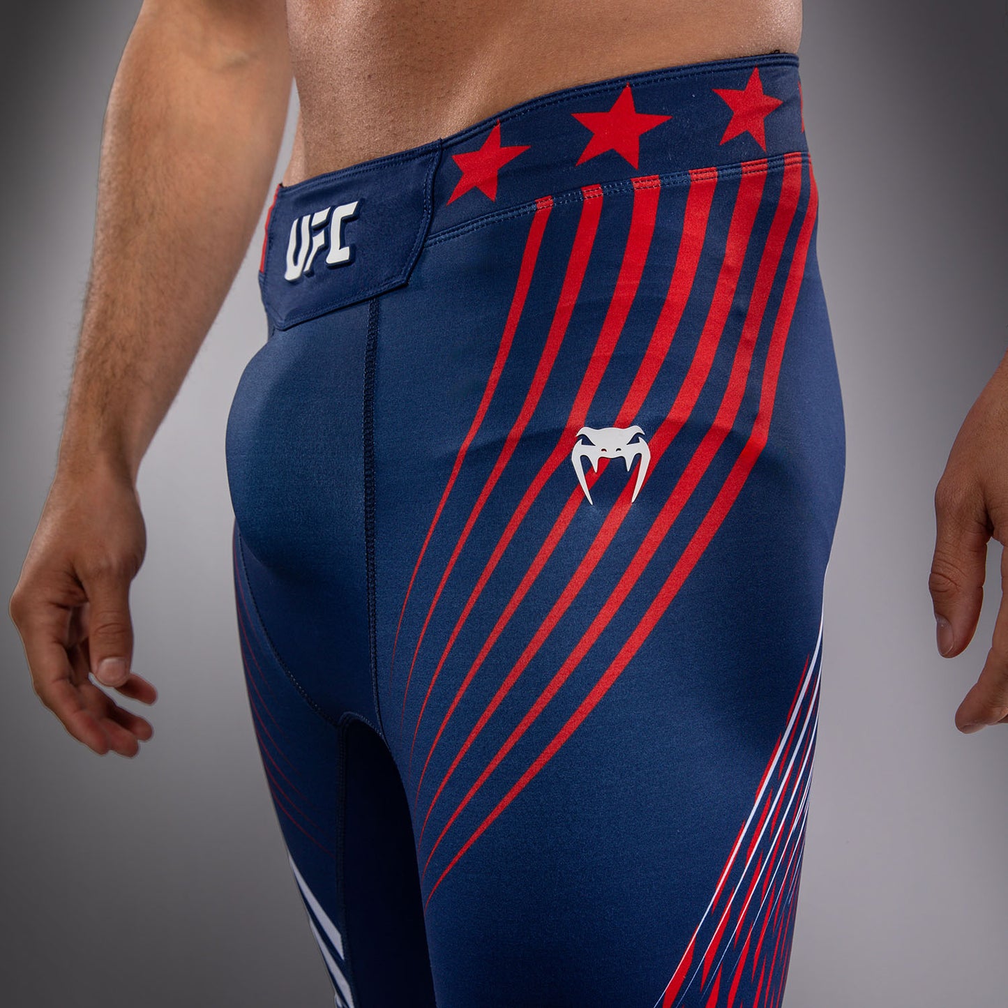 Official UFC Freedom 250 by Venum Authentic Fight Night Vale Tudo Shorts para hombre - Azul
