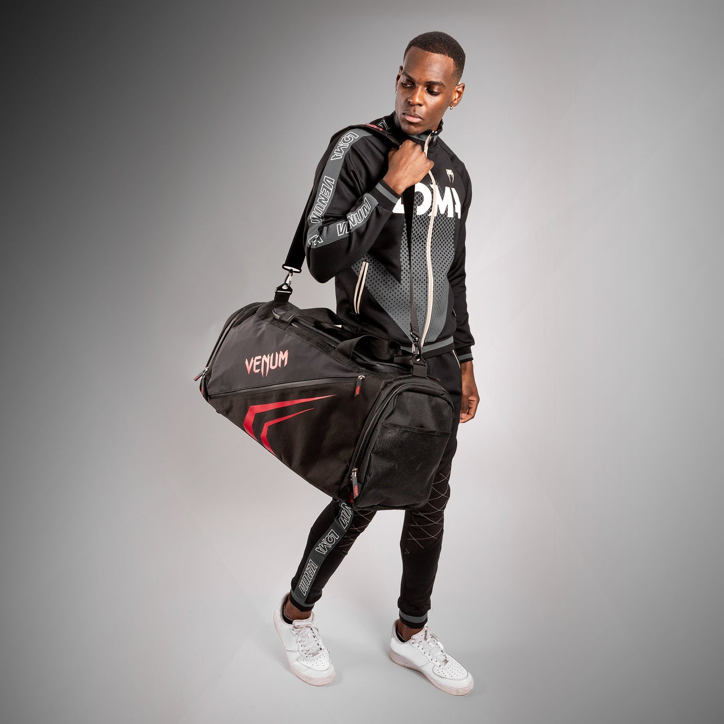 Venum Trainer Lite Evo Bolsa de deporte (48L) – Negro/Rojo
