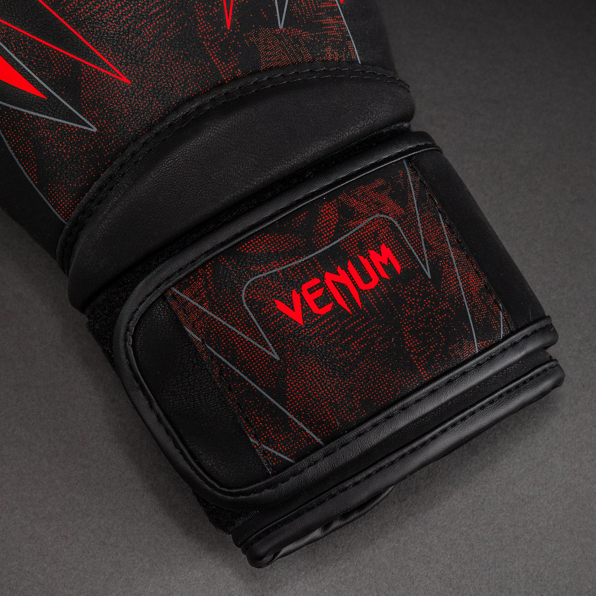 Venum Impact Amazonia Reborn Guantes de boxeo Impact - Negro/Rojo